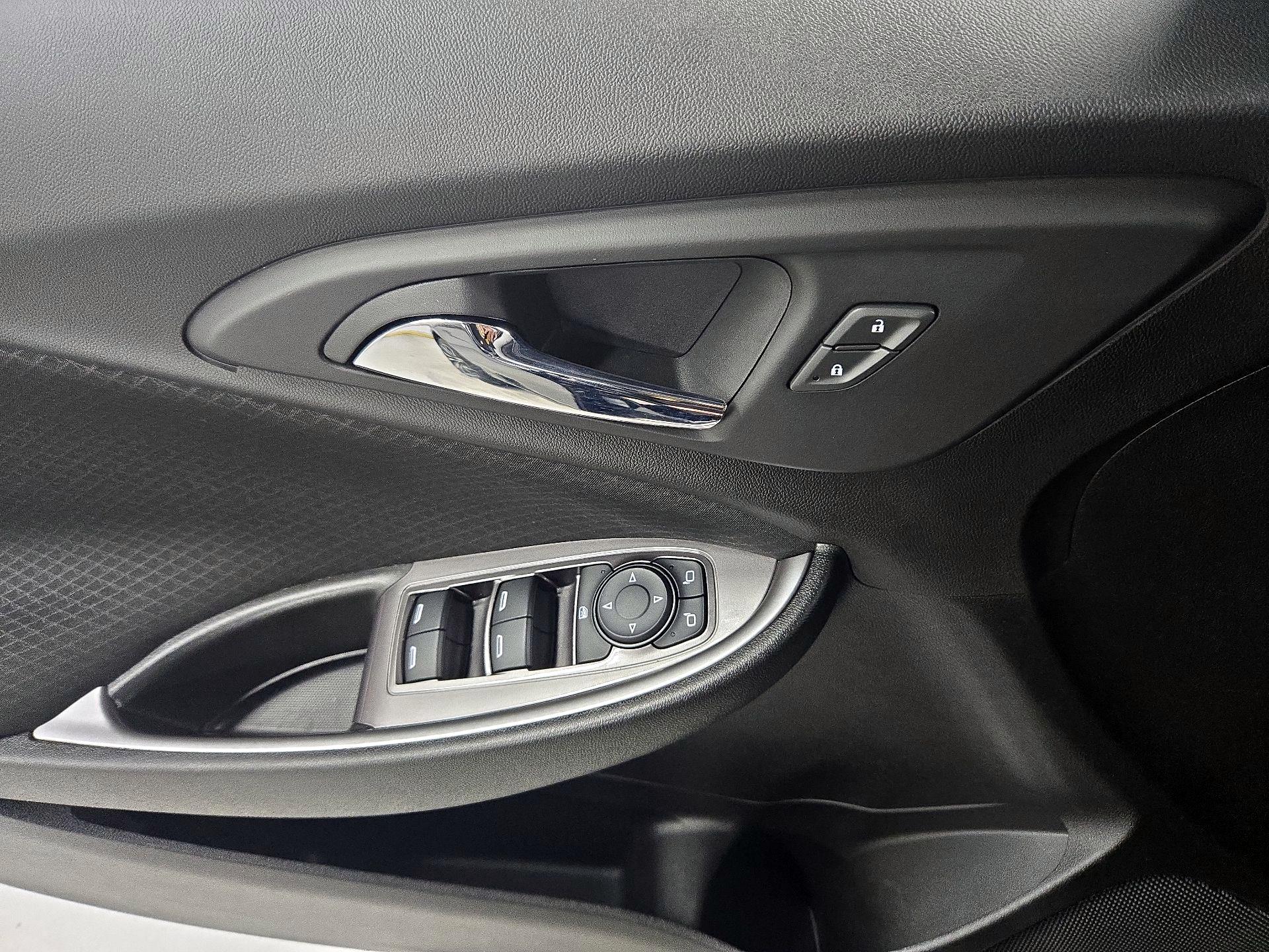 Thumbnail: 2022 Chevrolet Malibu - 12