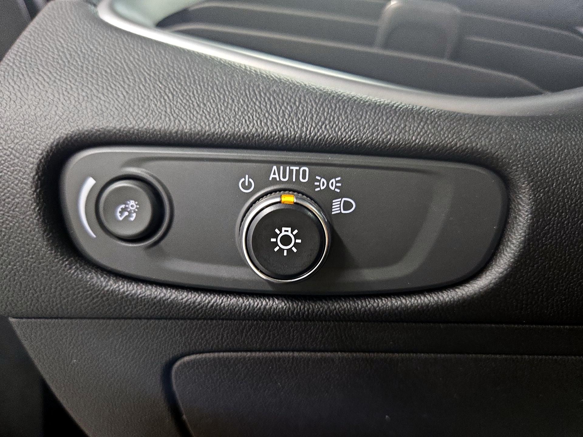 Thumbnail: 2022 Chevrolet Malibu - 13