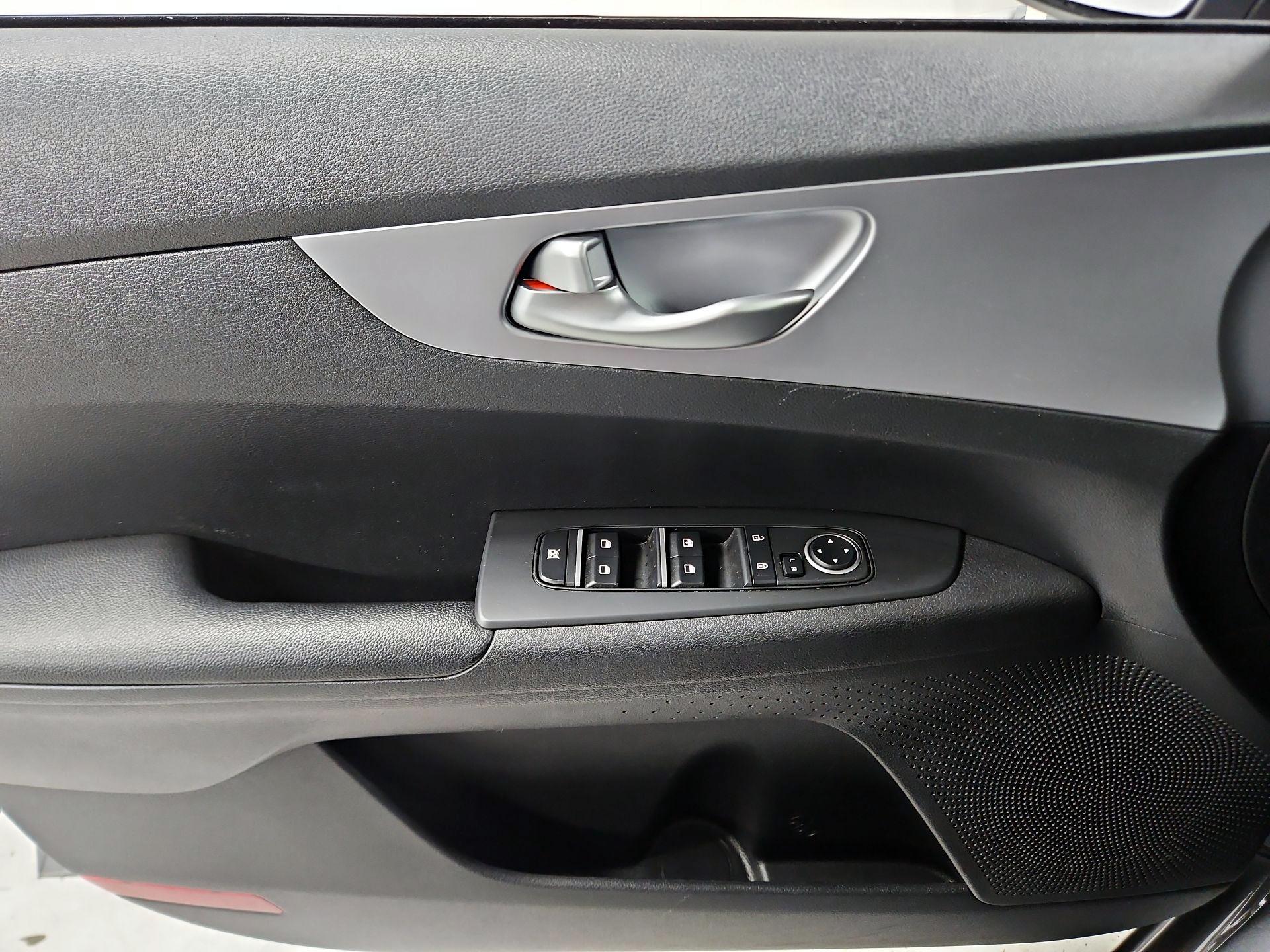 Thumbnail: 2022 Kia Forte - 12