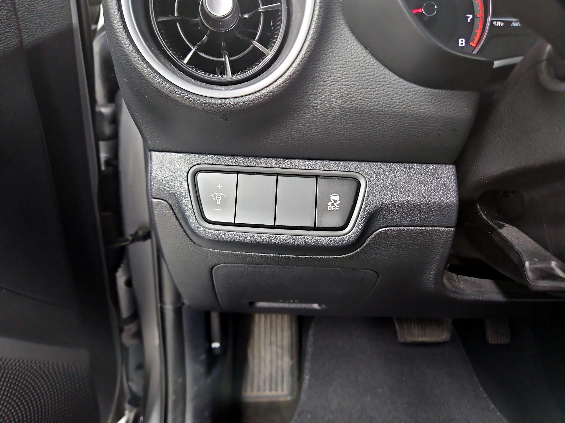 Thumbnail: 2022 Kia Forte - 13