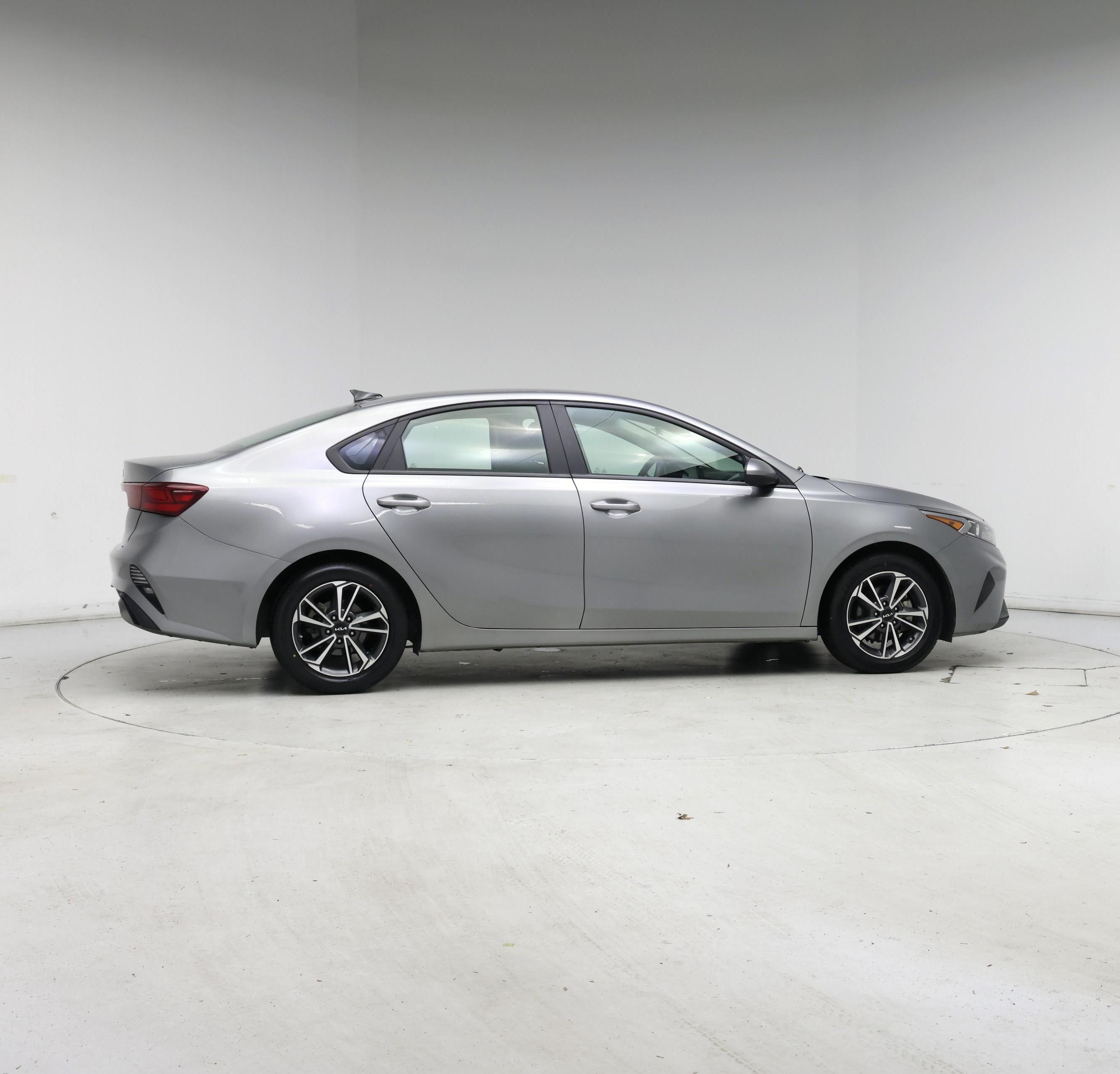 Thumbnail: 2022 Kia Forte - 7