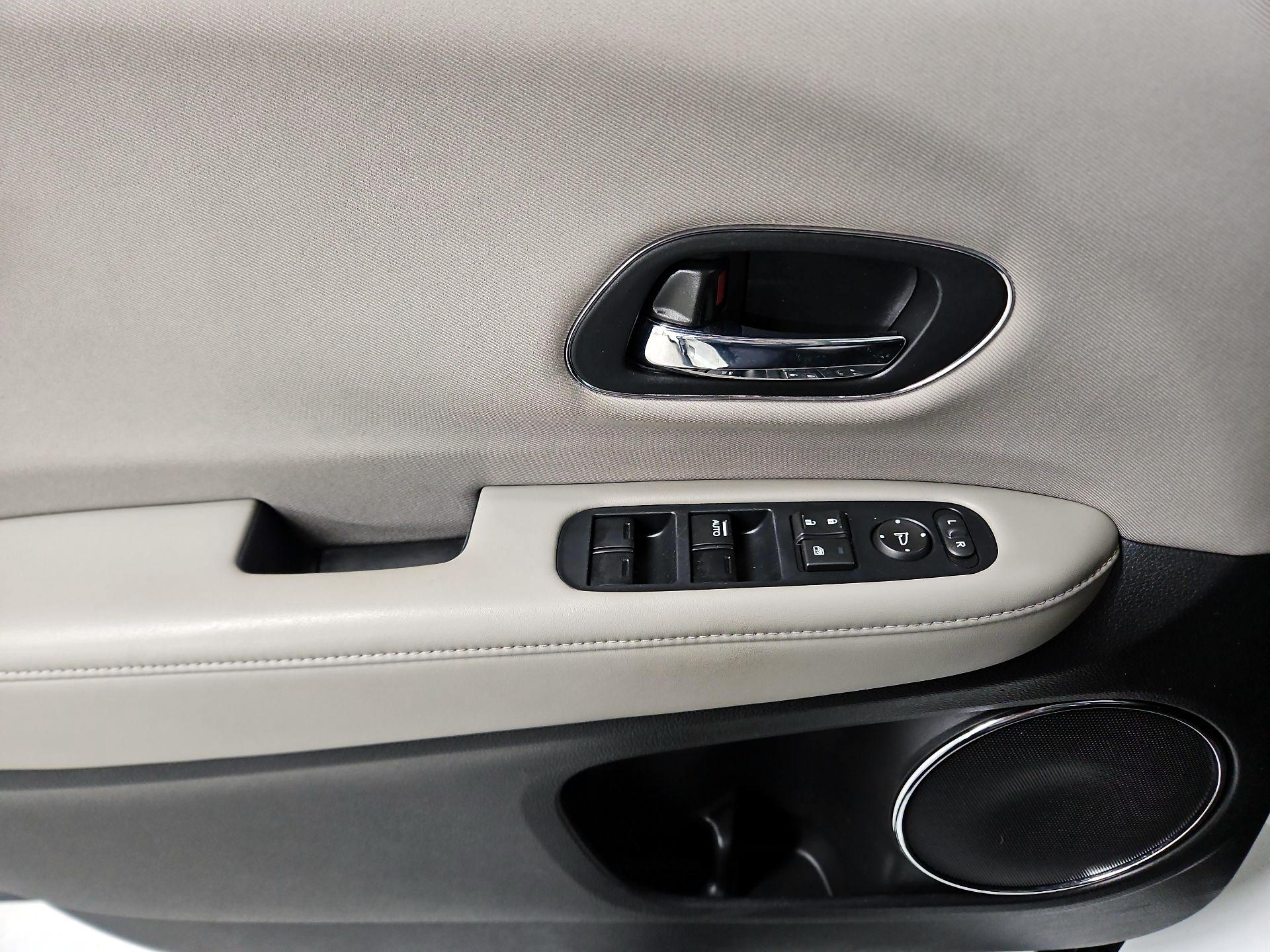 Thumbnail: 2018 Honda HR-V - 12