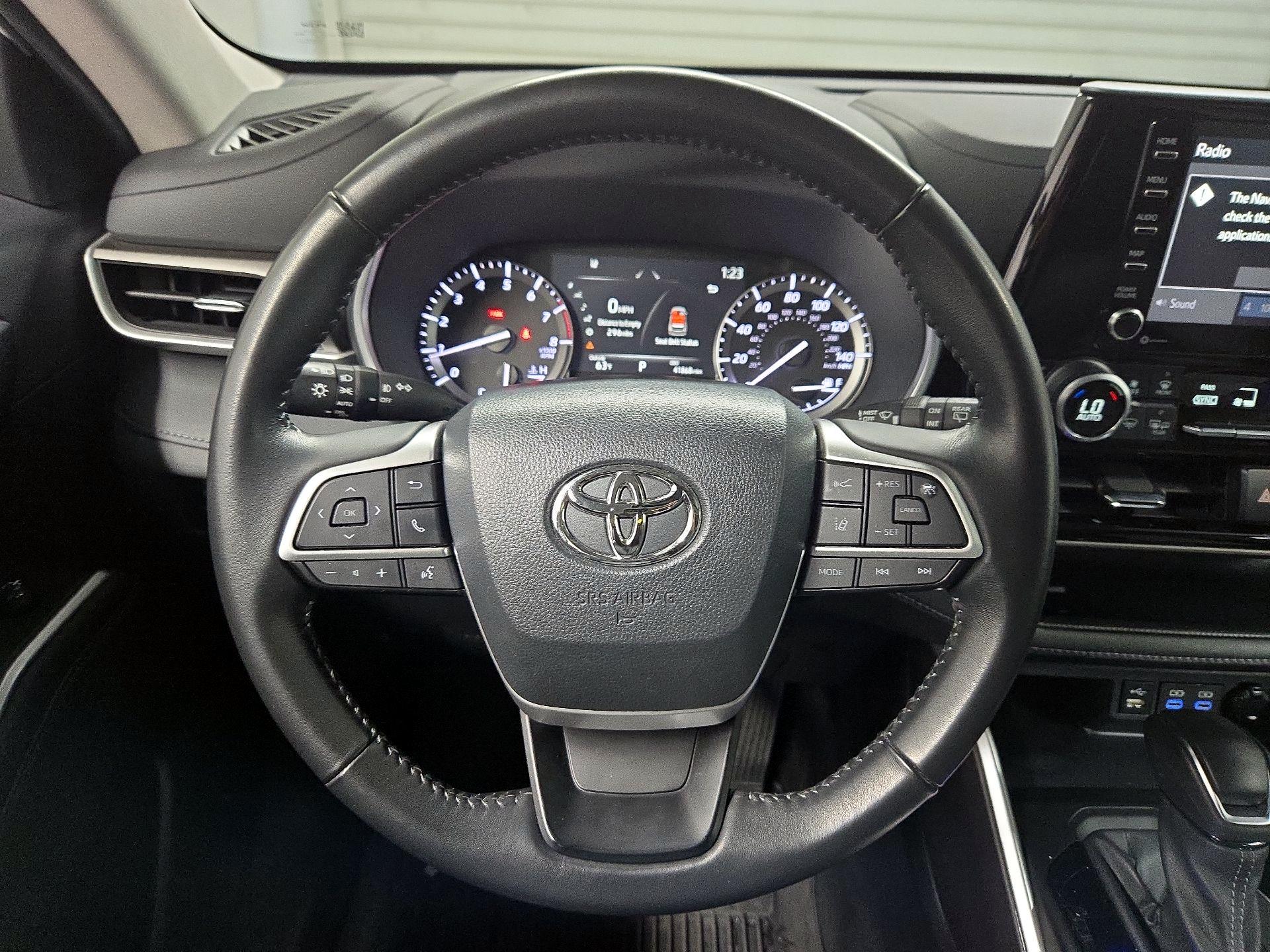 Thumbnail: 2022 Toyota Highlander - 10