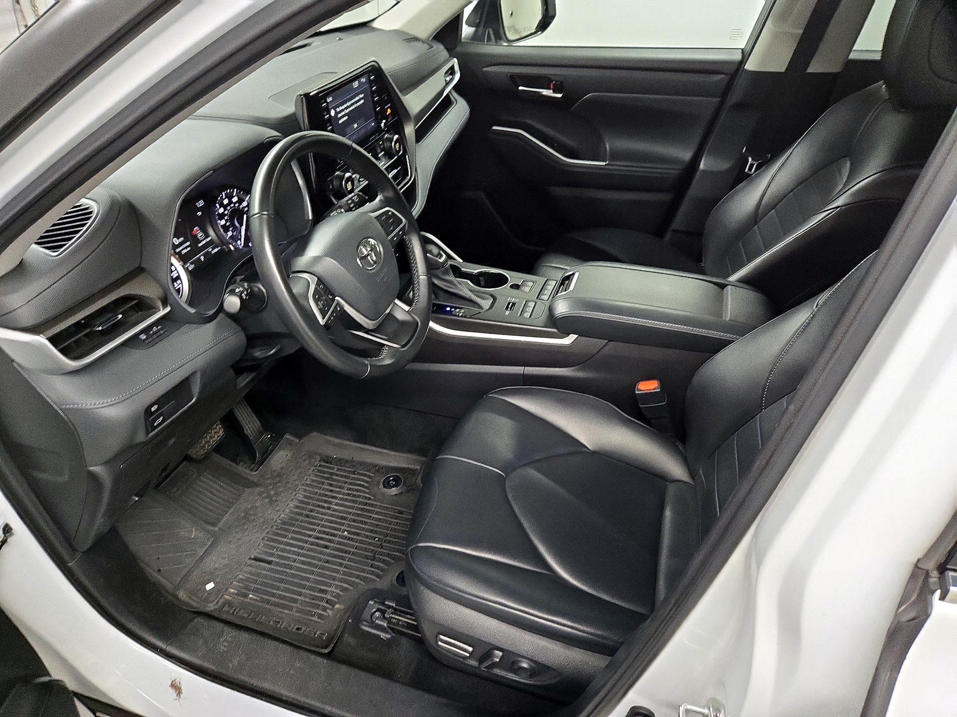 Thumbnail: 2022 Toyota Highlander - 11