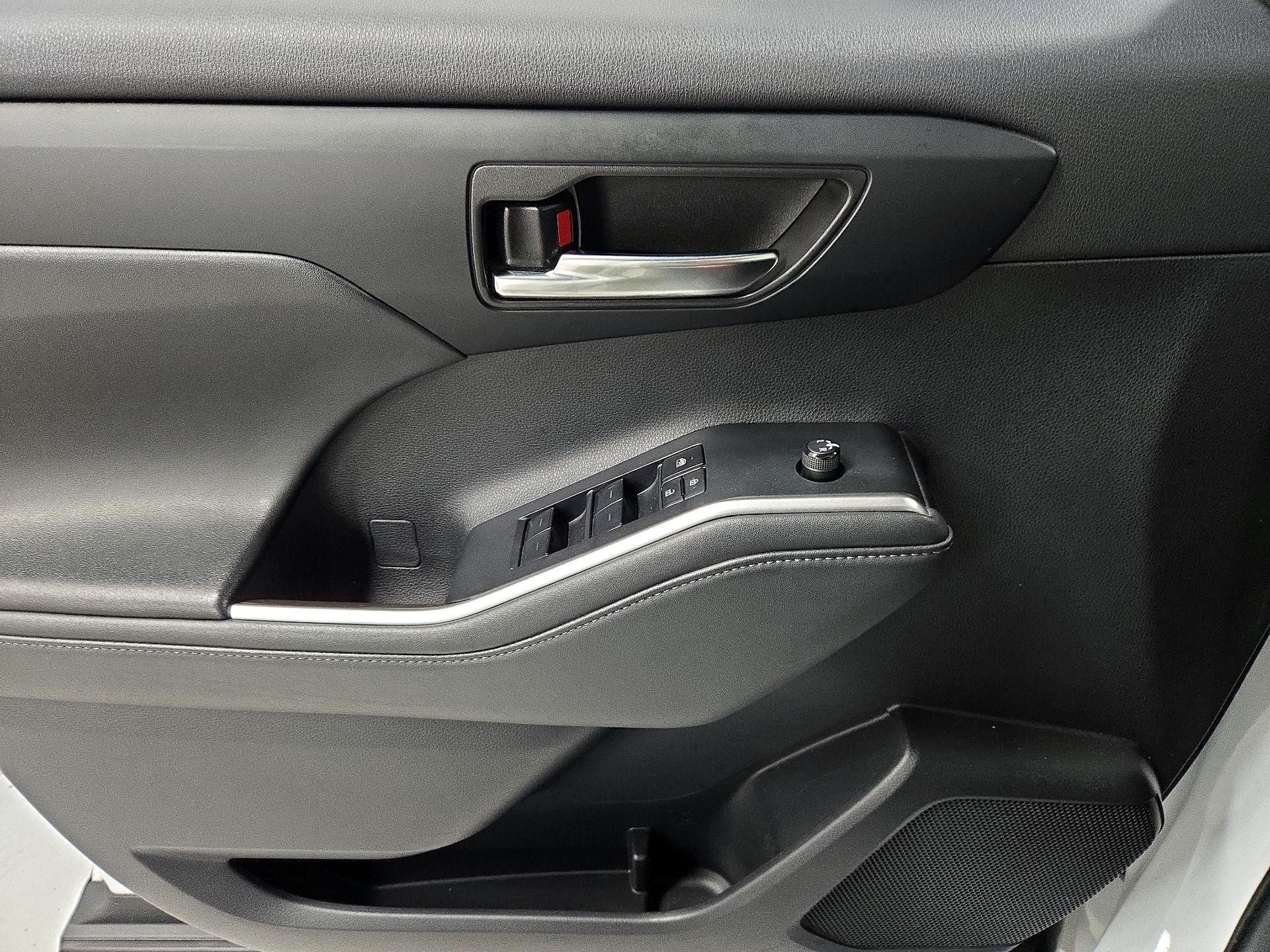 Thumbnail: 2022 Toyota Highlander - 12