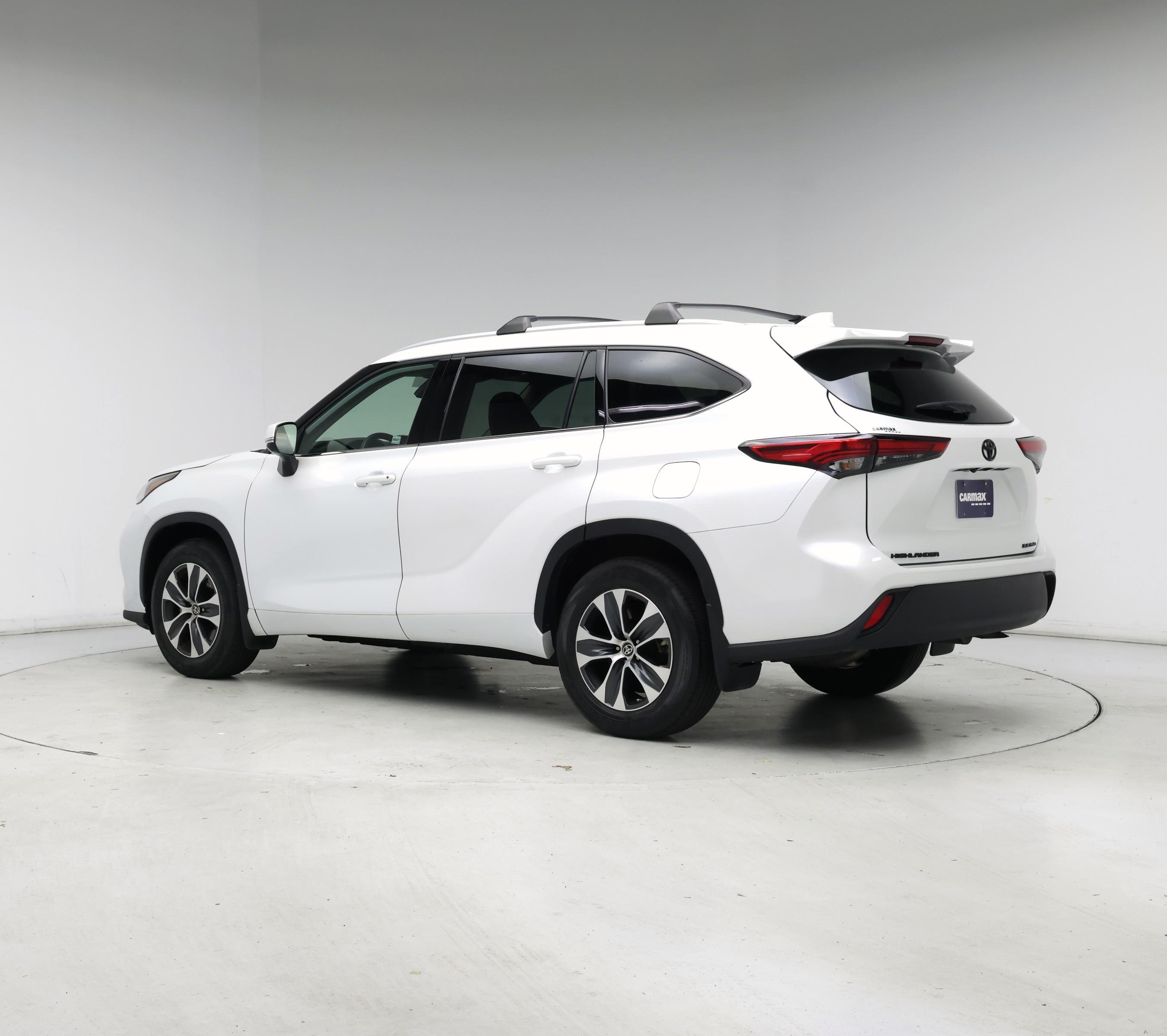 Thumbnail: 2022 Toyota Highlander - 2