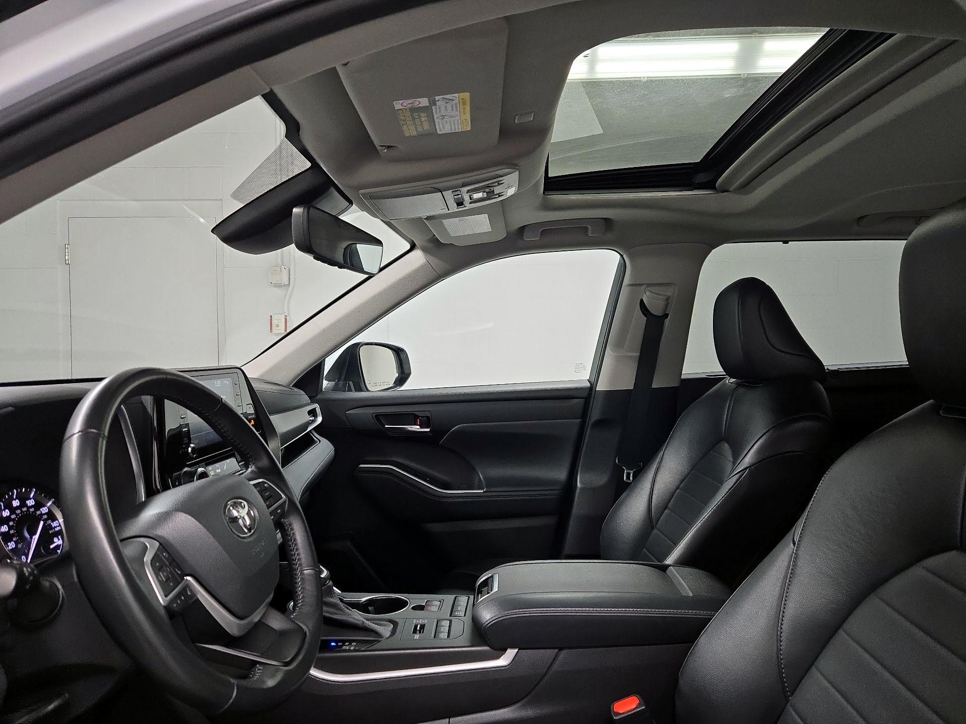 Thumbnail: 2022 Toyota Highlander - 19