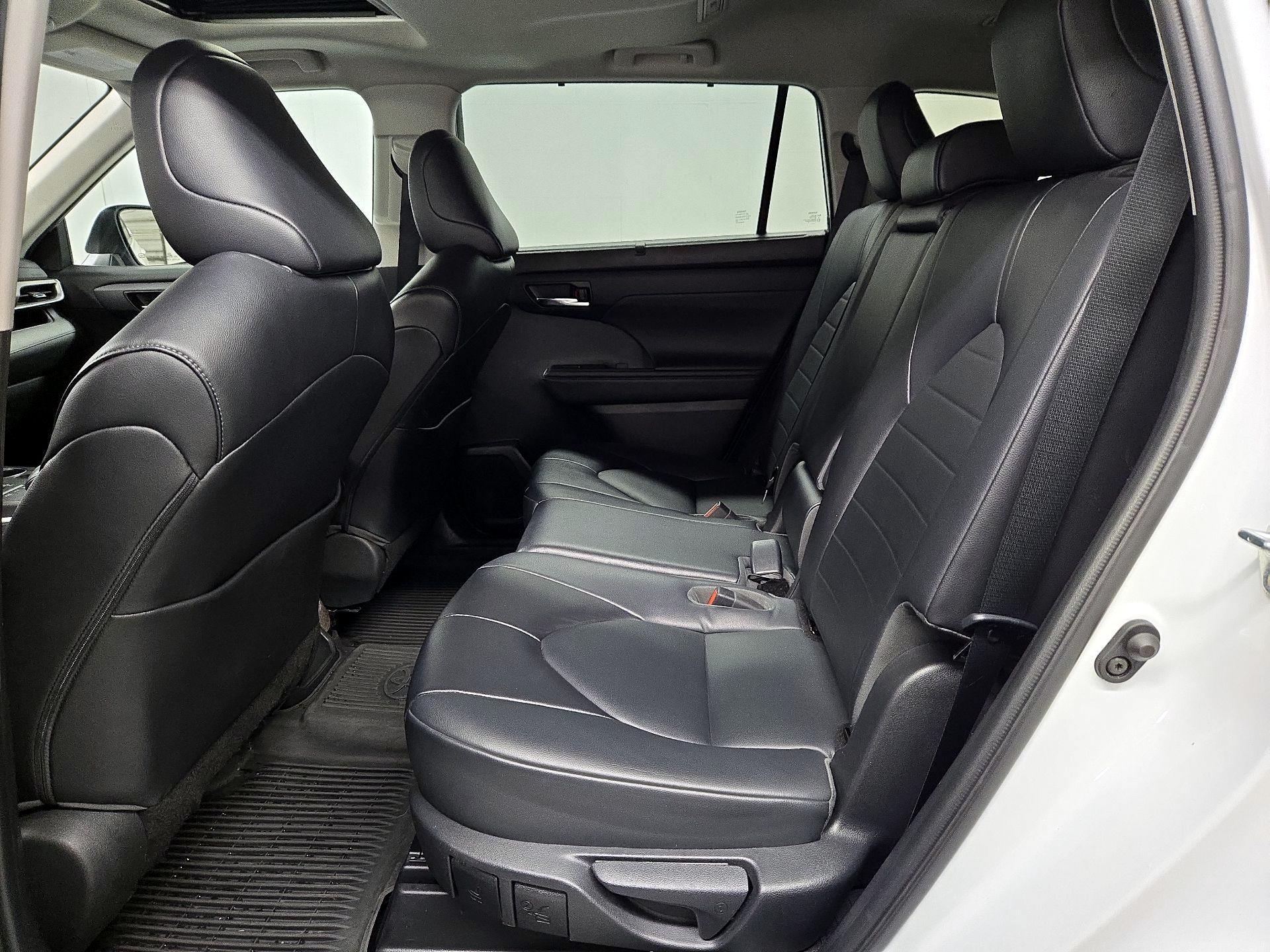 Thumbnail: 2022 Toyota Highlander - 20