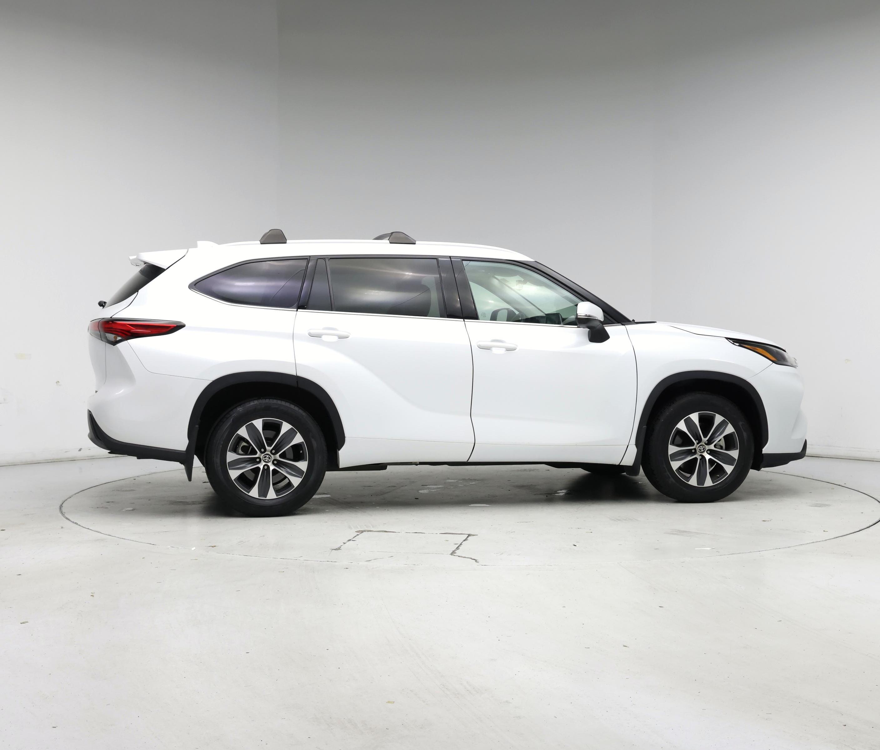 Thumbnail: 2022 Toyota Highlander - 7