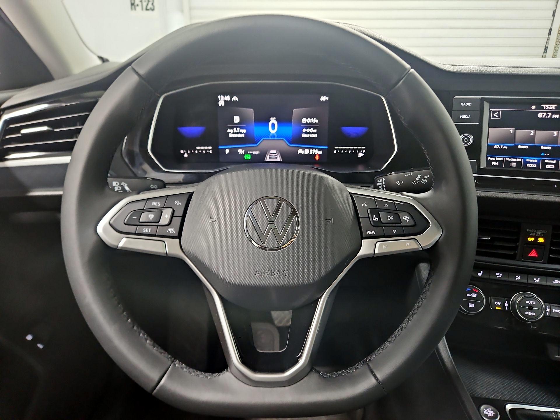 Thumbnail: 2022 Volkswagen Jetta - 10