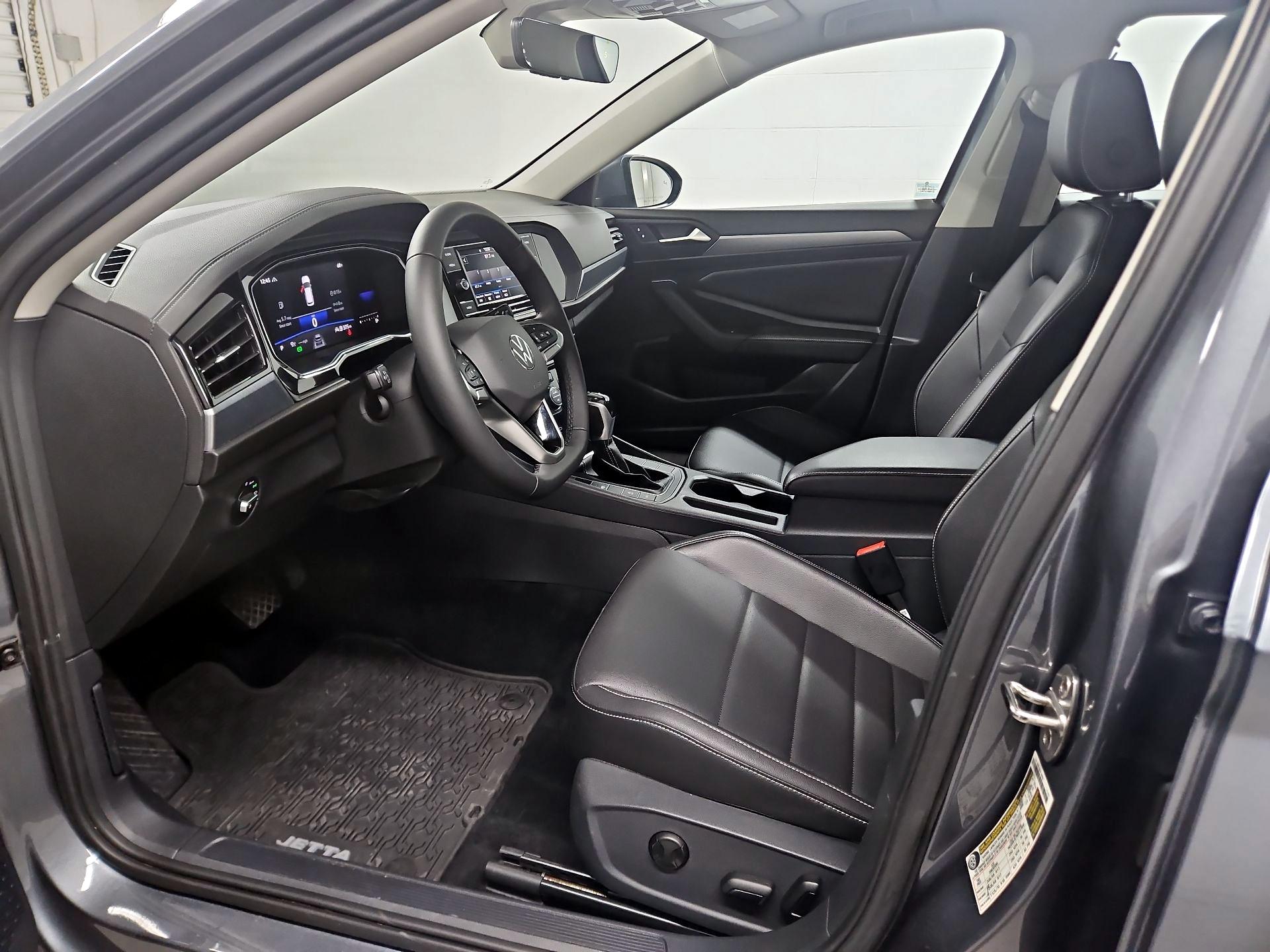 Thumbnail: 2022 Volkswagen Jetta - 11