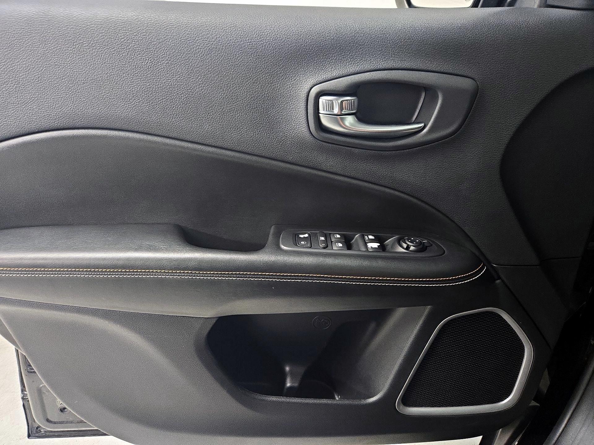 Thumbnail: 2020 Jeep Compass - 12