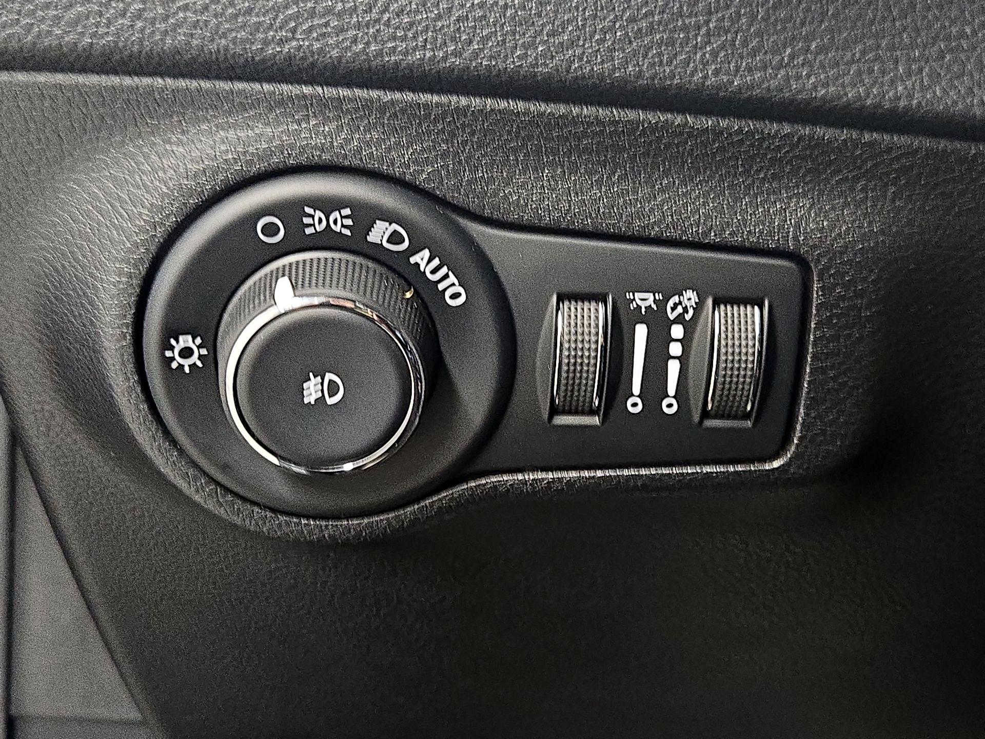 Thumbnail: 2020 Jeep Compass - 13