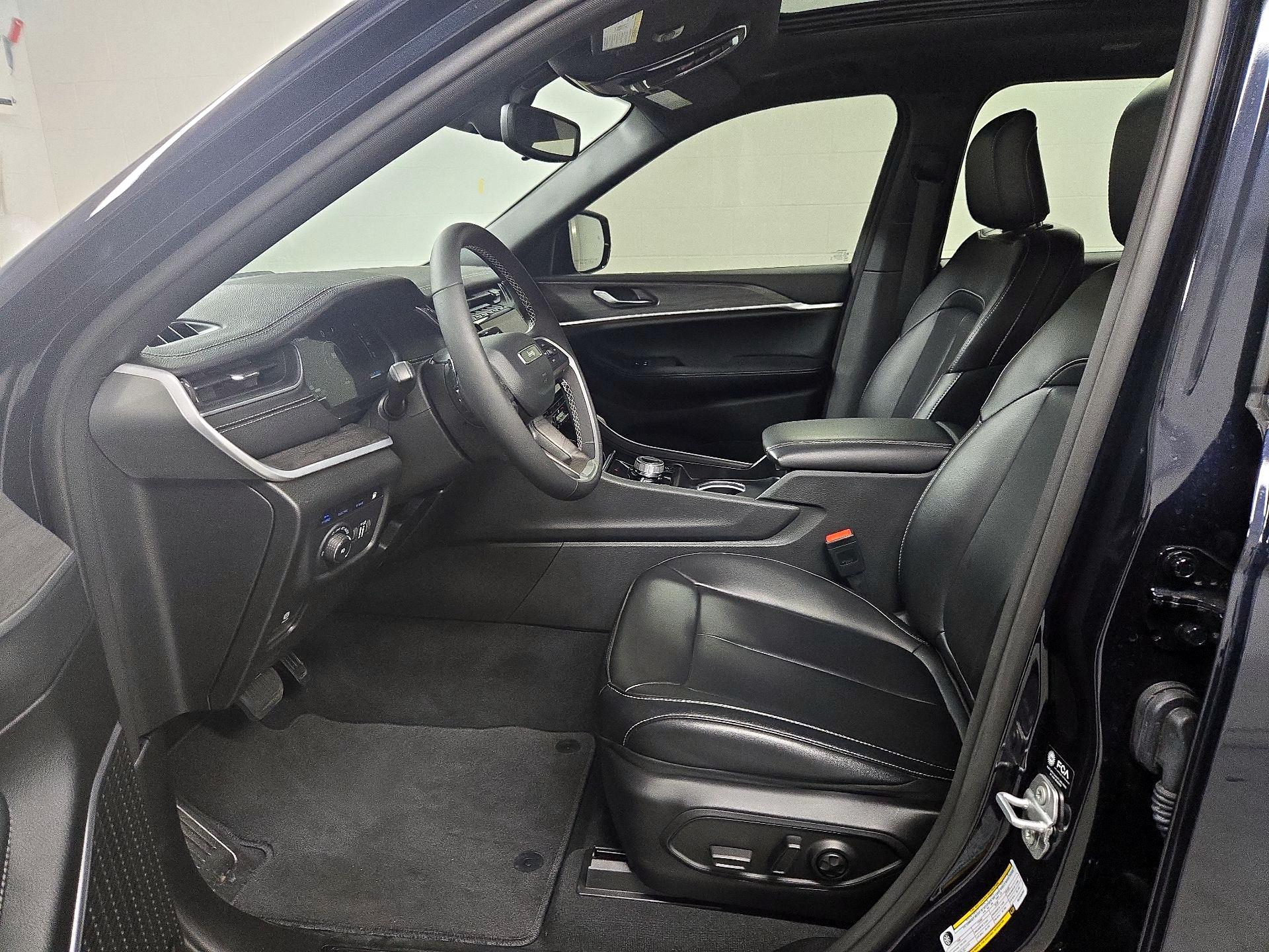 Thumbnail: 2024 Jeep Grand Cherokee - 11