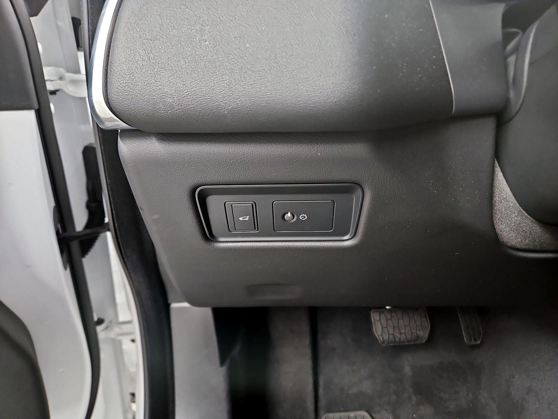 Thumbnail: 2025 Jaguar F-Pace - 13