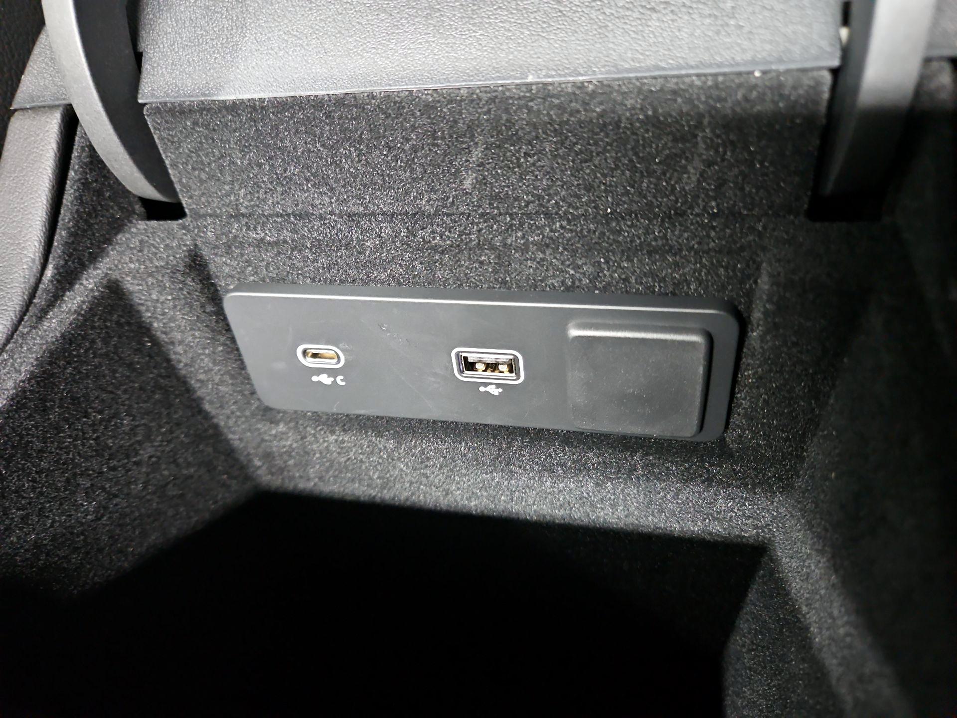 Thumbnail: 2025 Jaguar F-Pace - 19