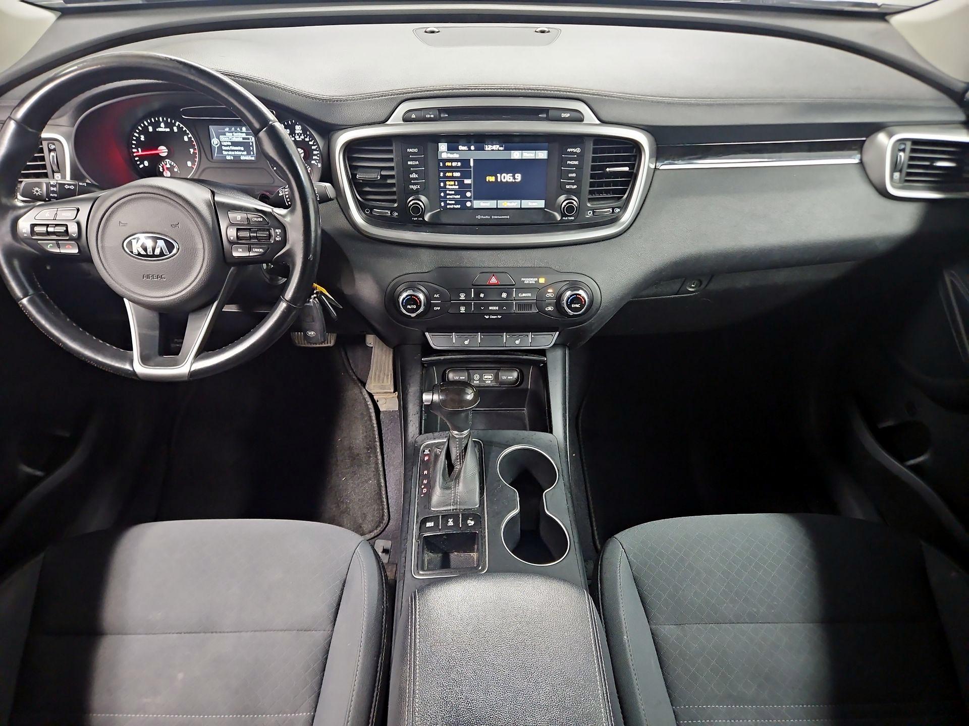 Thumbnail: 2017 Kia Sorento - 9