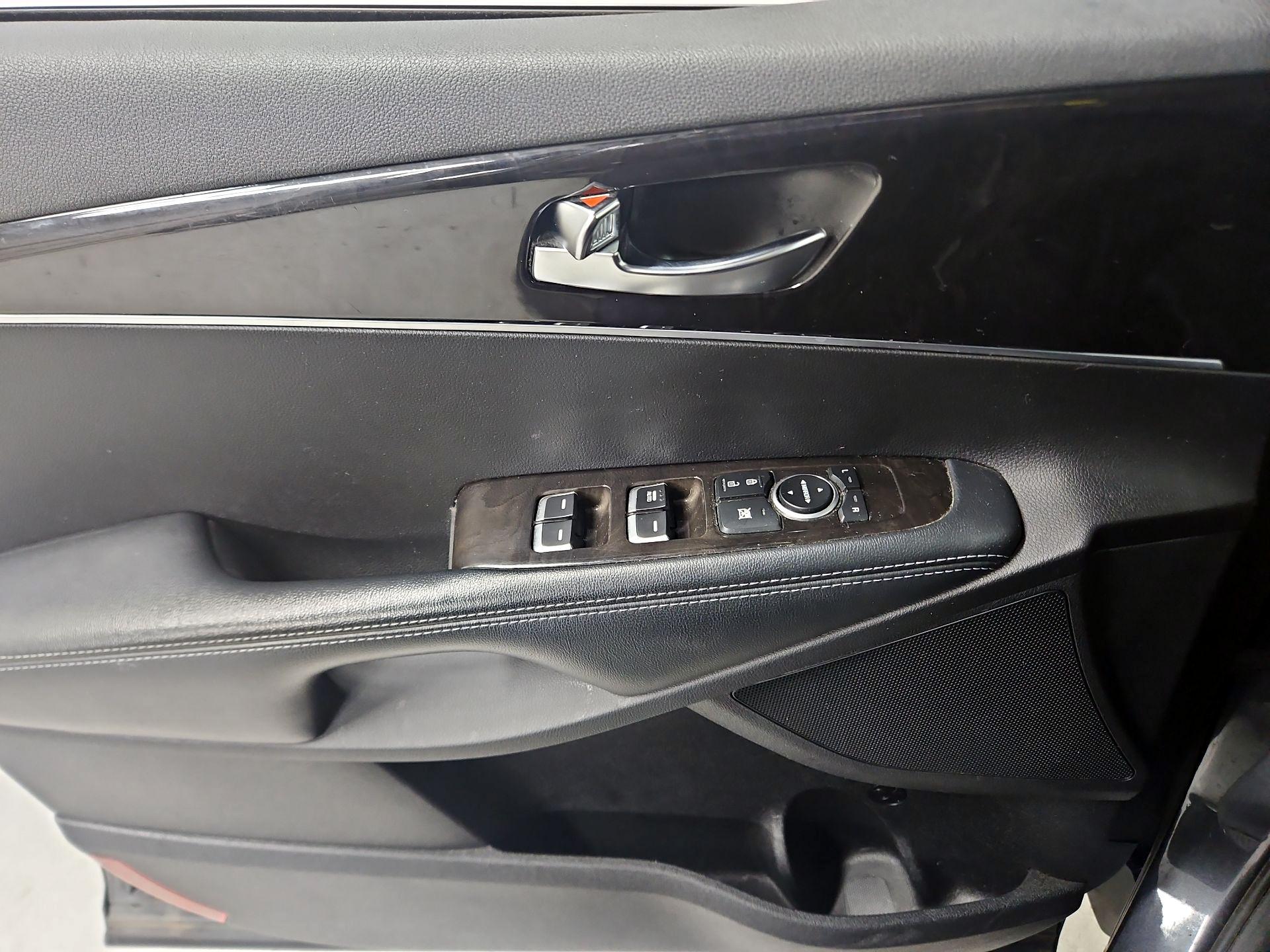 Thumbnail: 2017 Kia Sorento - 12