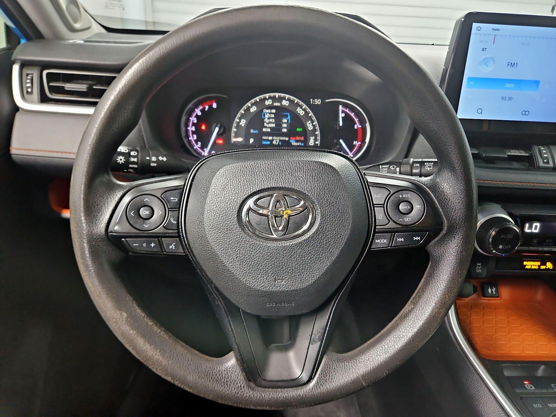 Thumbnail: 2019 Toyota RAV4 - 10