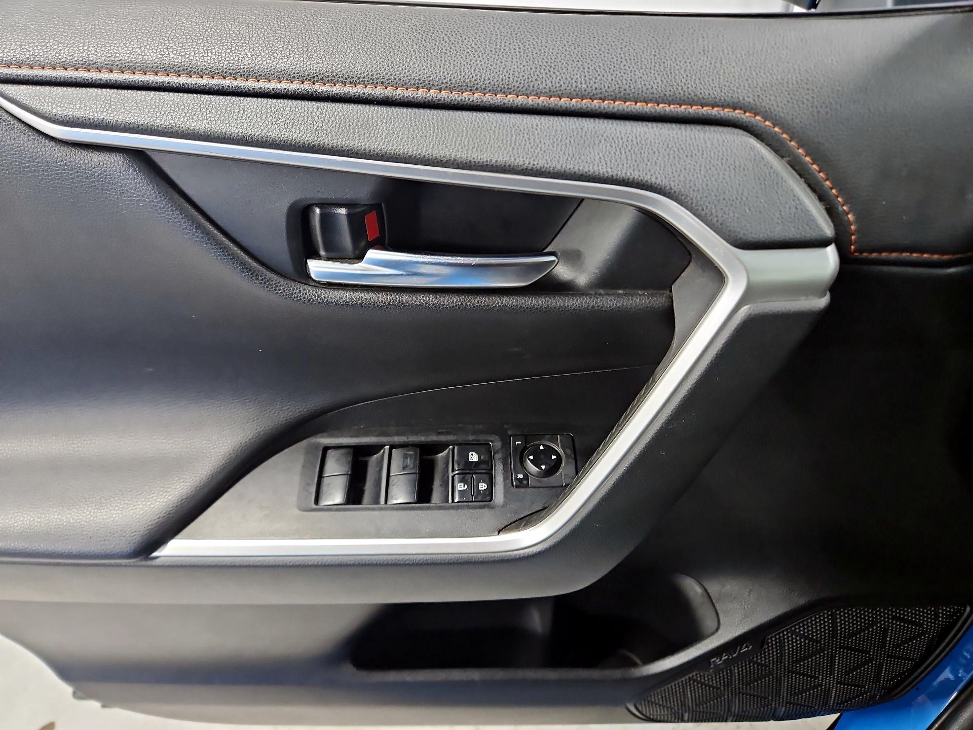 Thumbnail: 2019 Toyota RAV4 - 12