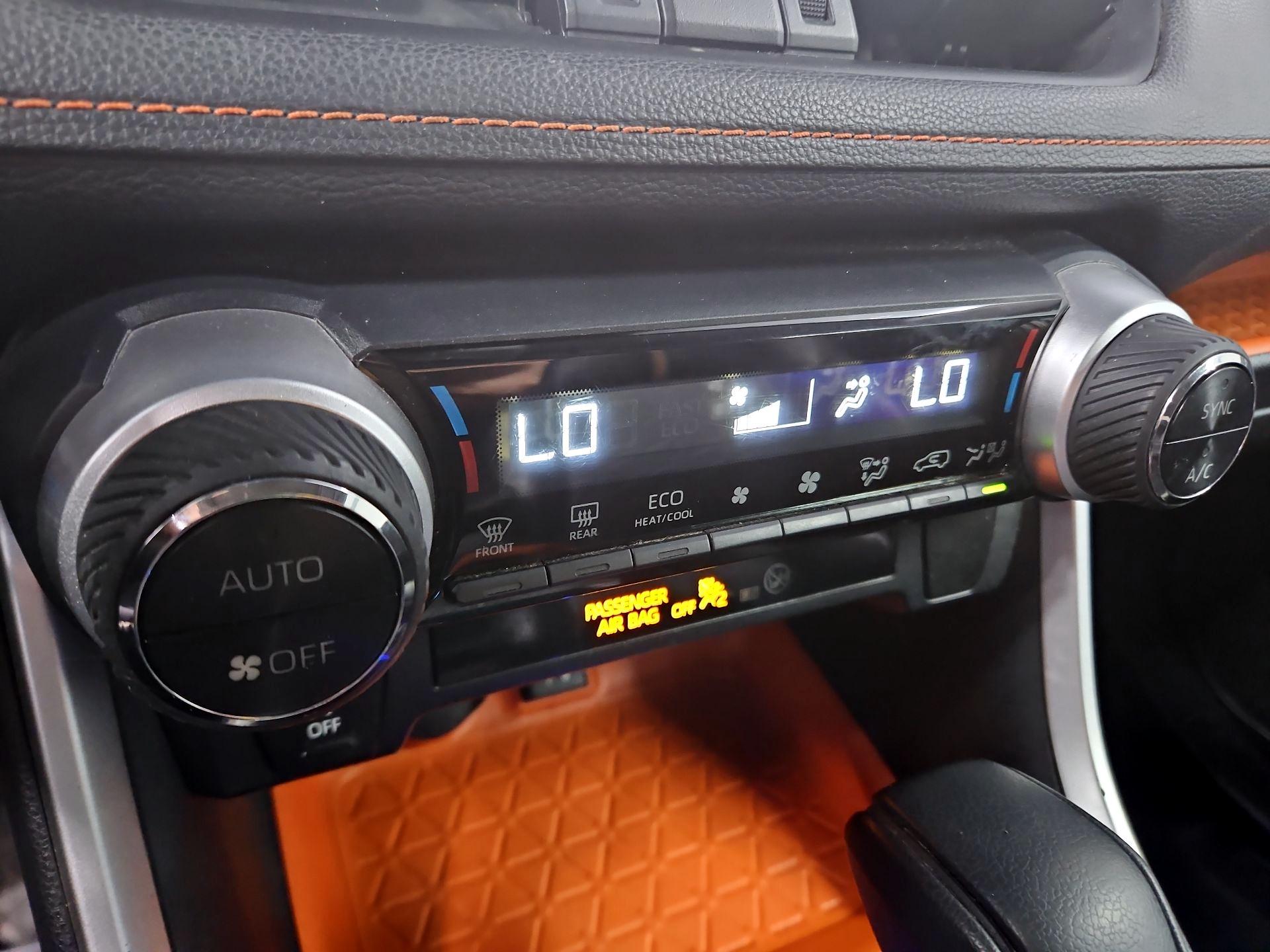 Thumbnail: 2019 Toyota RAV4 - 16