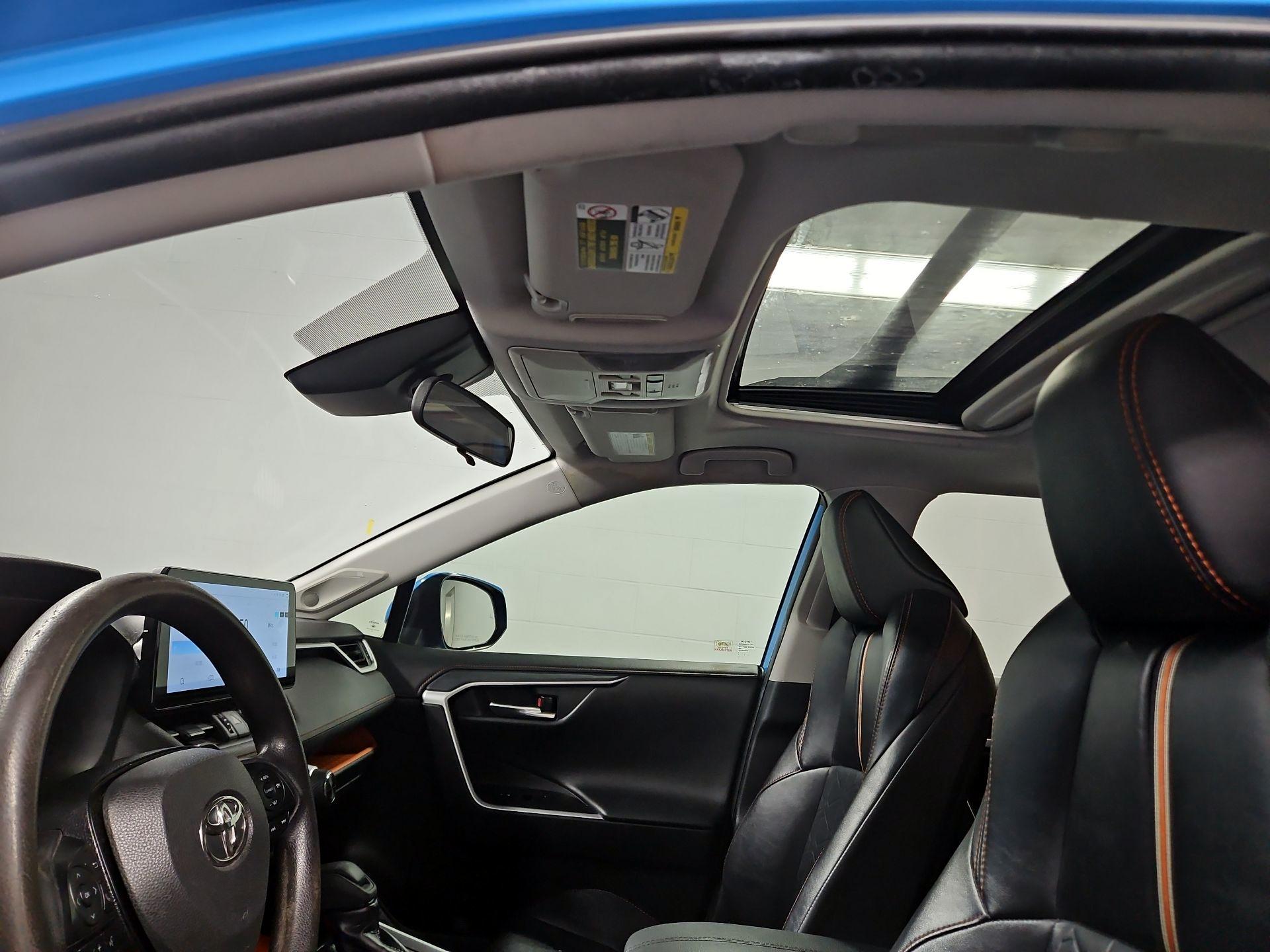 Thumbnail: 2019 Toyota RAV4 - 19