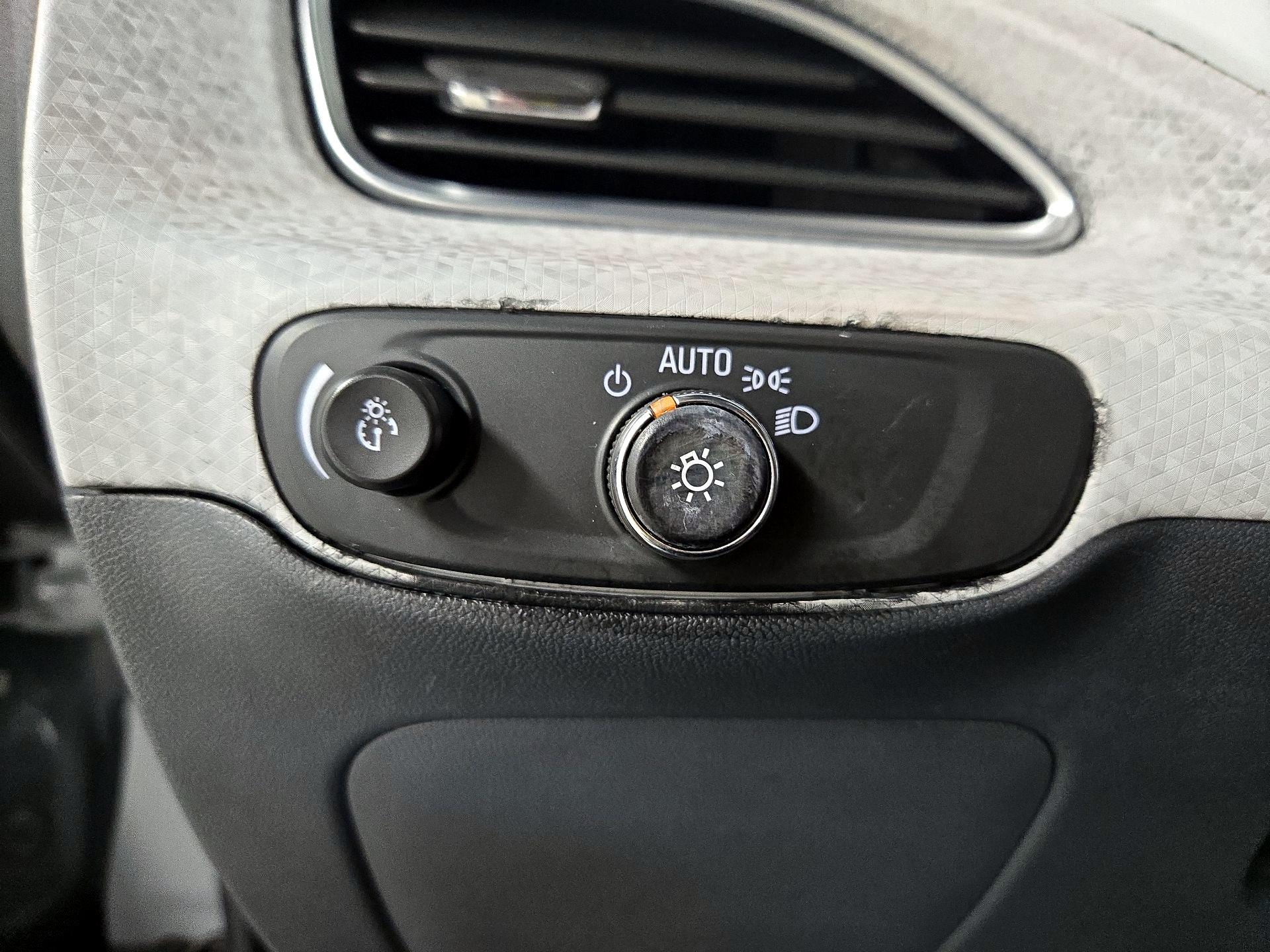 Thumbnail: 2021 Chevrolet Bolt EV - 13