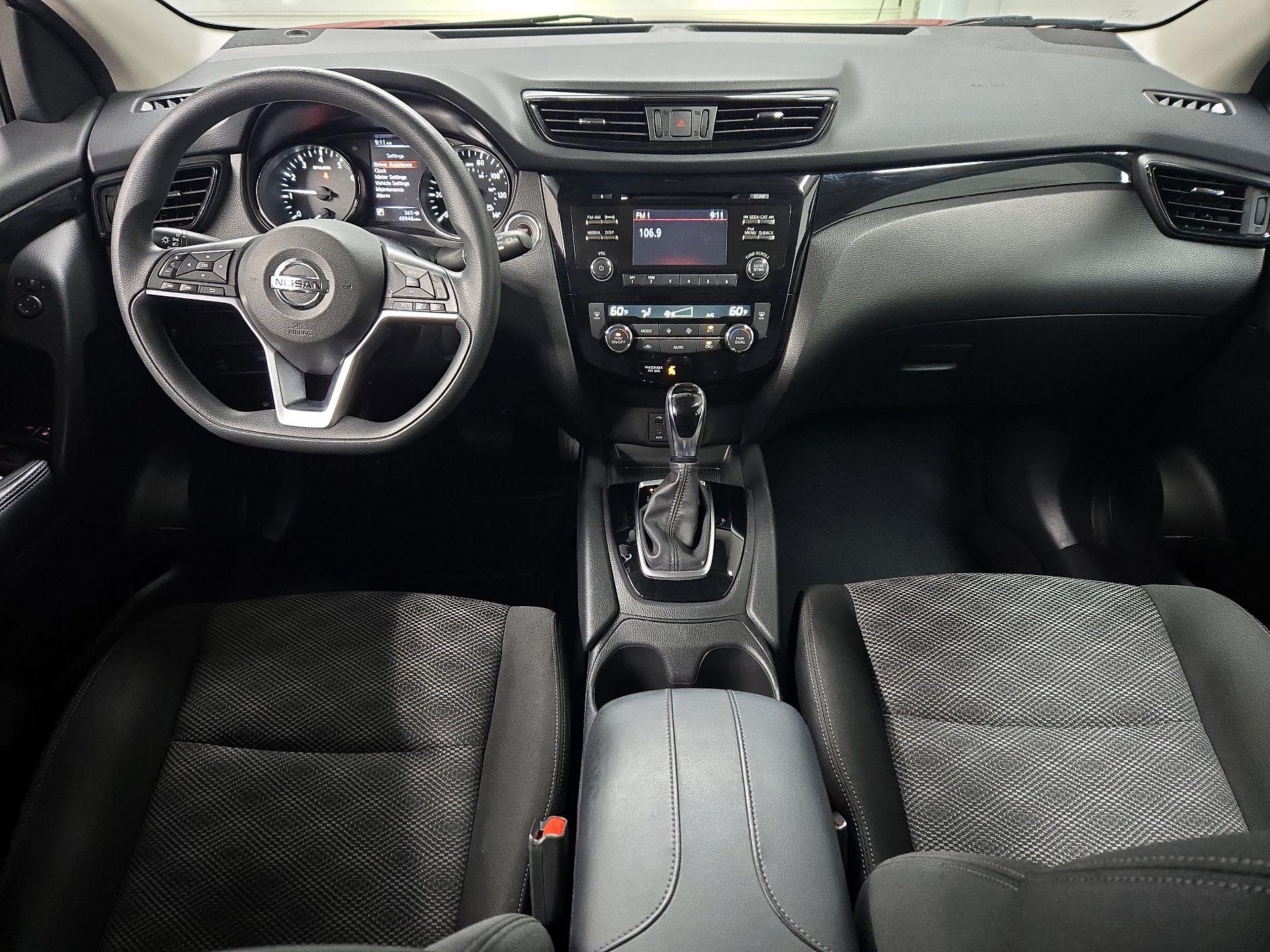 Thumbnail: 2017 Nissan Rogue Sport - 9