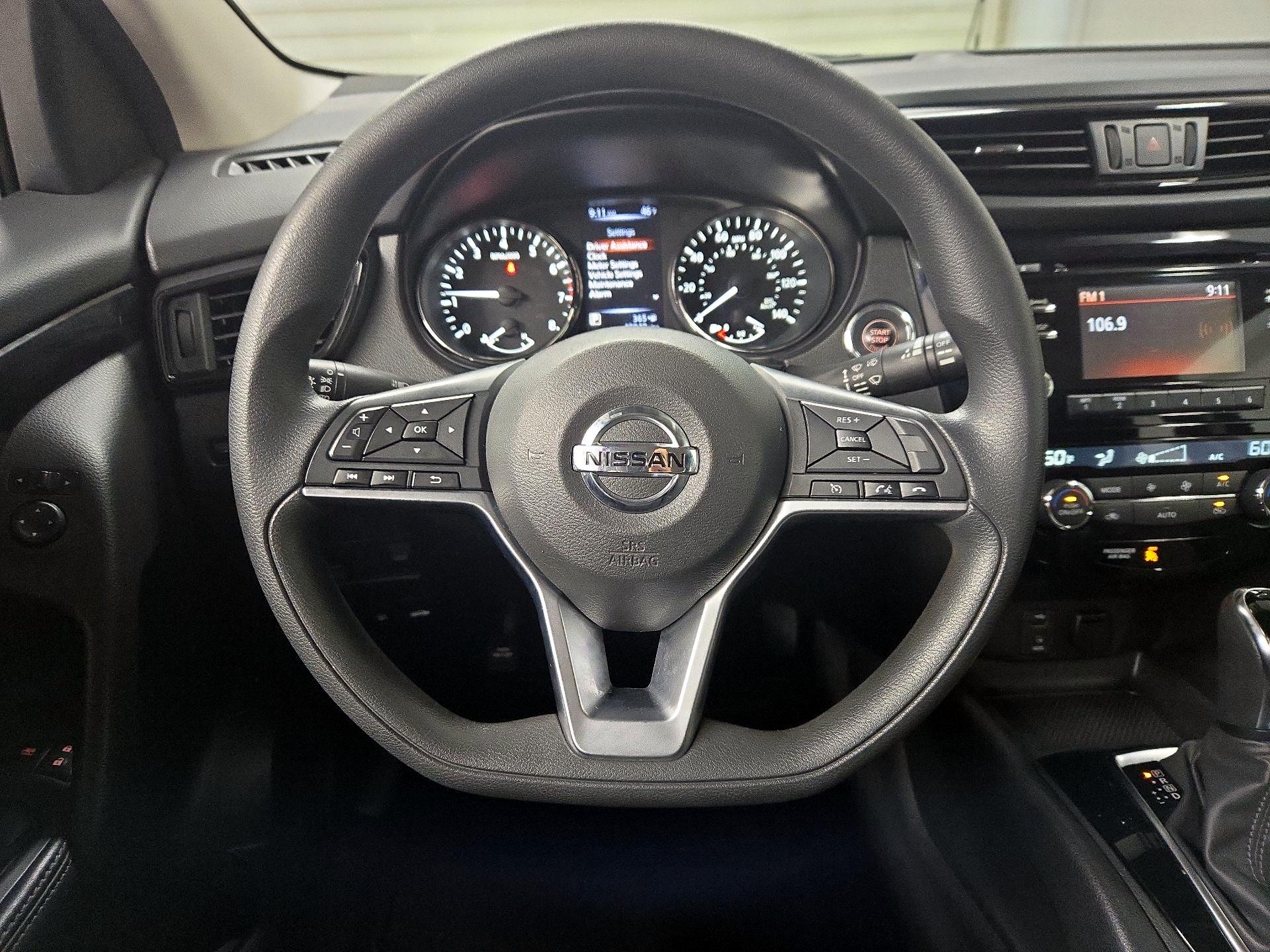 Thumbnail: 2017 Nissan Rogue Sport - 10