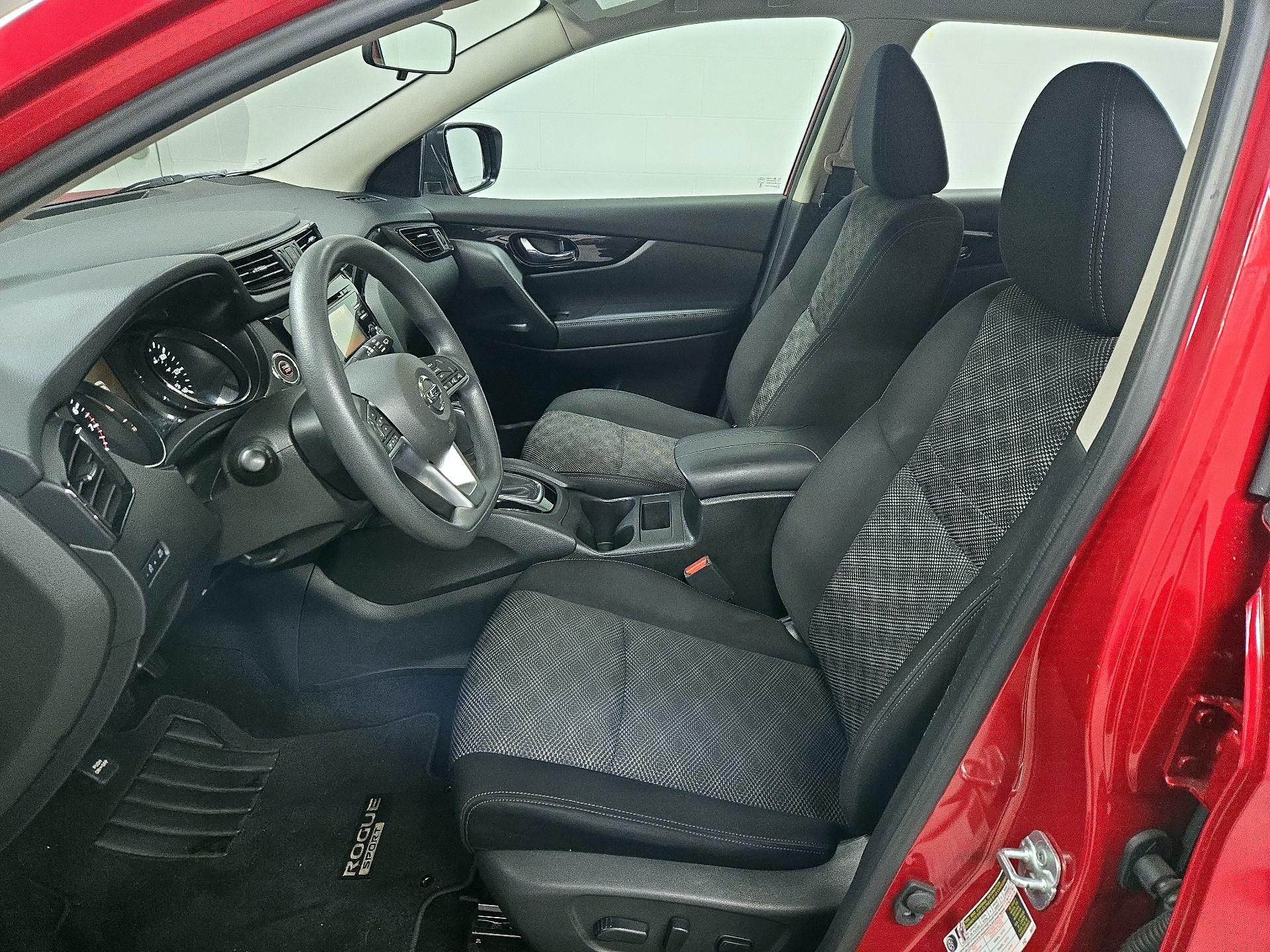 Thumbnail: 2017 Nissan Rogue Sport - 11