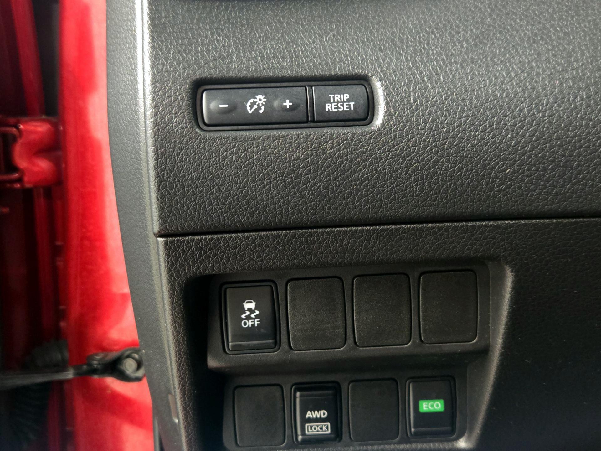 Thumbnail: 2017 Nissan Rogue Sport - 13