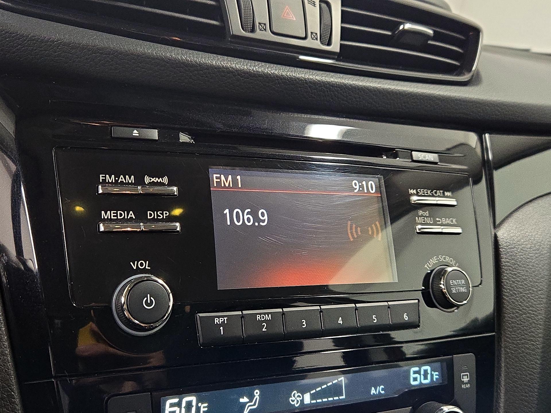 Thumbnail: 2017 Nissan Rogue Sport - 15