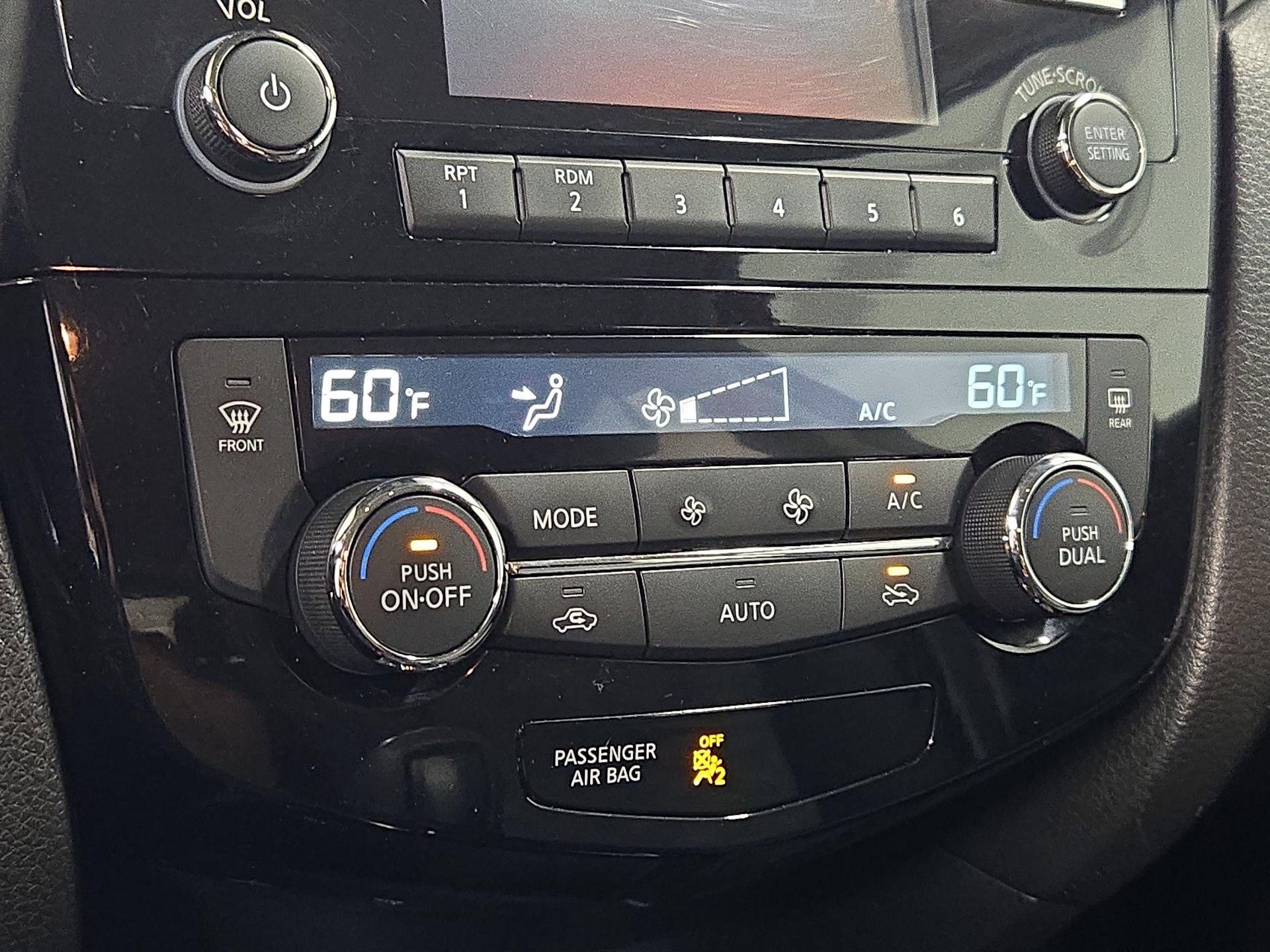 Thumbnail: 2017 Nissan Rogue Sport - 16