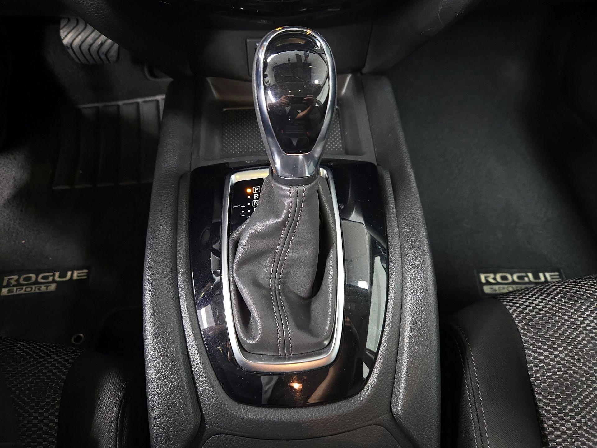 Thumbnail: 2017 Nissan Rogue Sport - 17