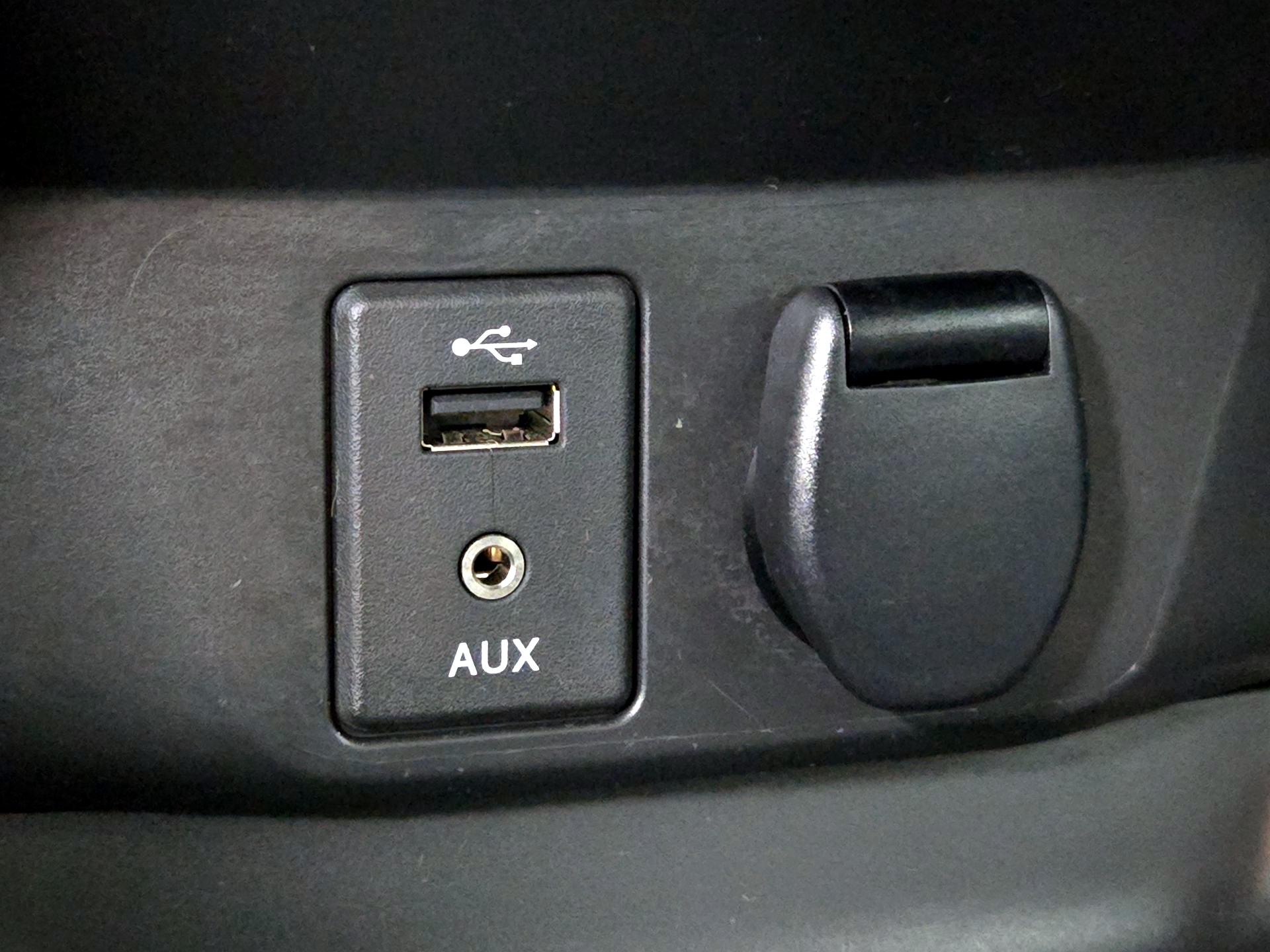 Thumbnail: 2017 Nissan Rogue Sport - 18