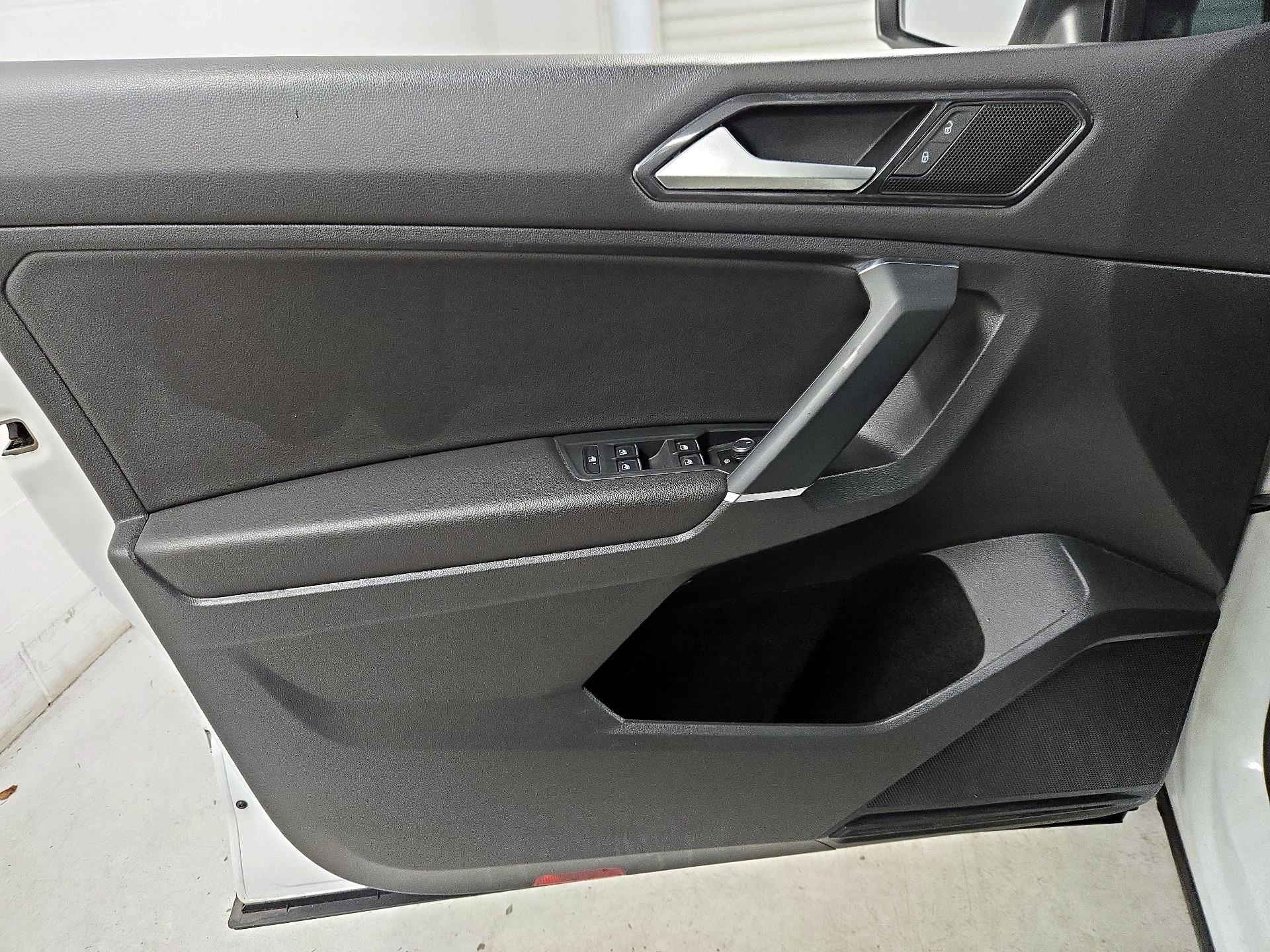 Thumbnail: 2018 Volkswagen Tiguan - 12