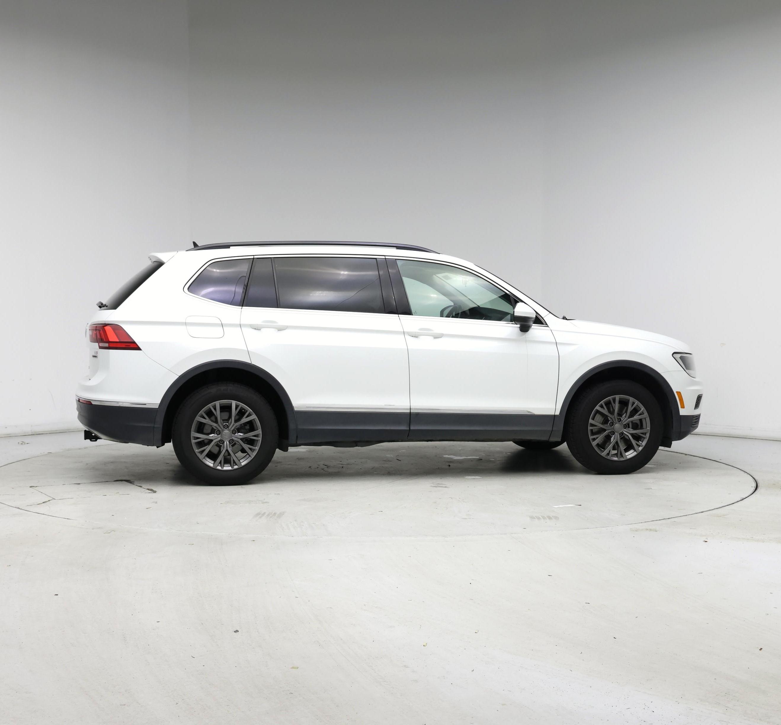 Thumbnail: 2018 Volkswagen Tiguan - 7