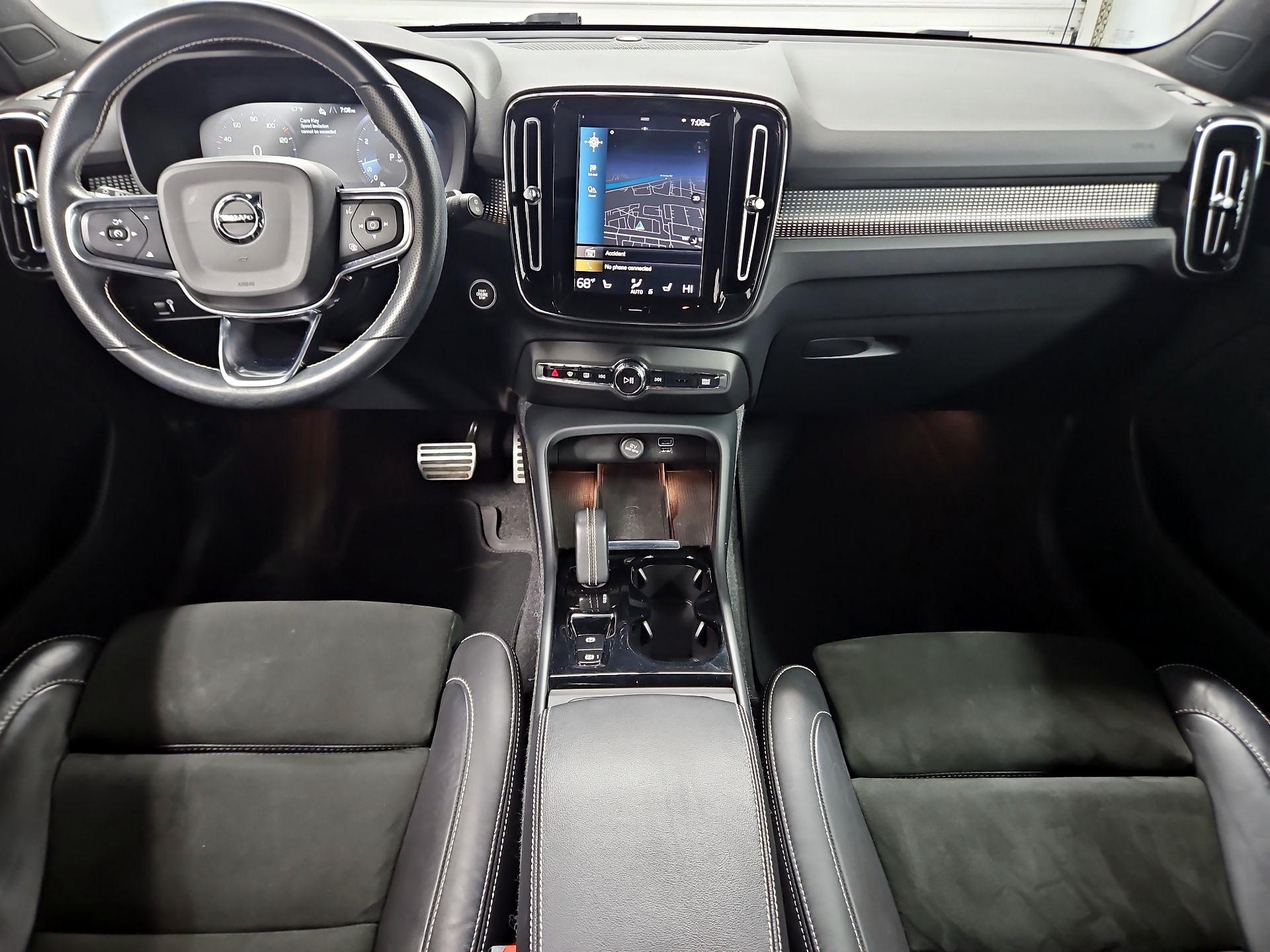 Thumbnail: 2021 Volvo XC40 - 9