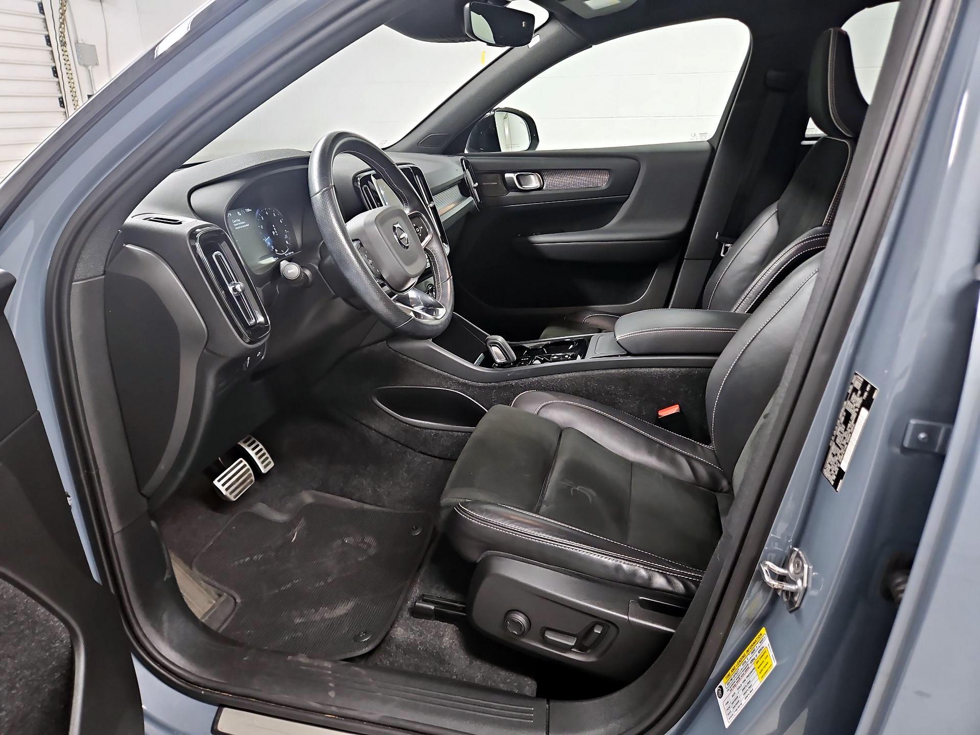 Thumbnail: 2021 Volvo XC40 - 11