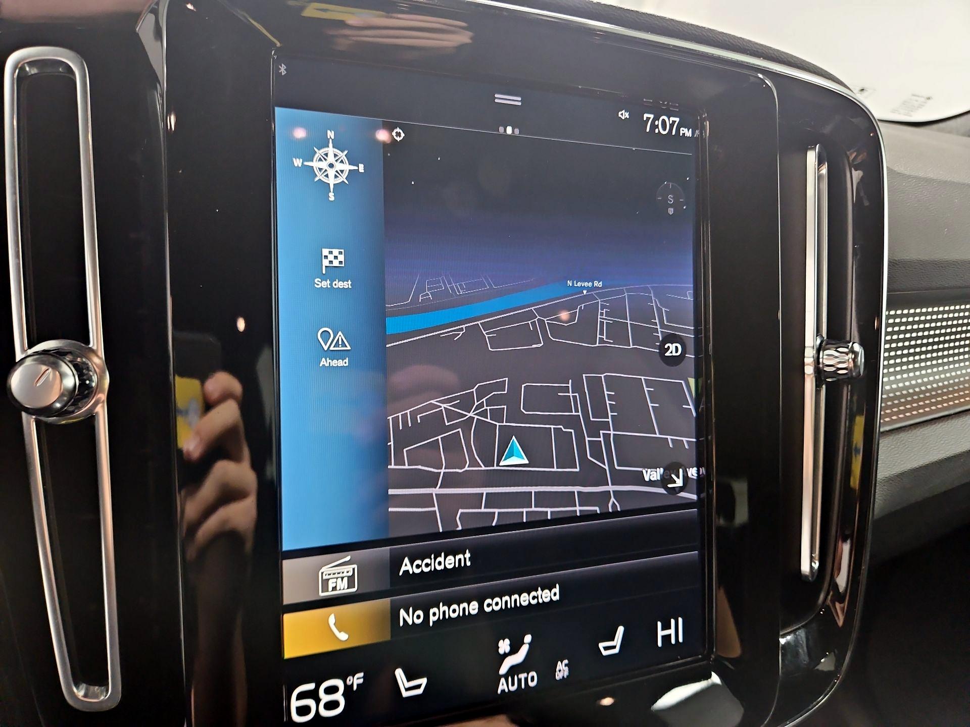 Thumbnail: 2021 Volvo XC40 - 14