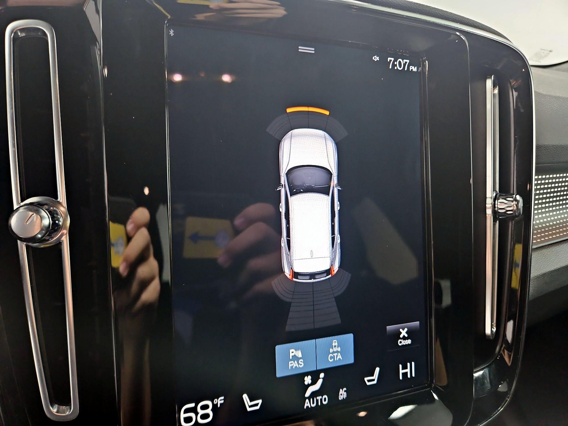 Thumbnail: 2021 Volvo XC40 - 15