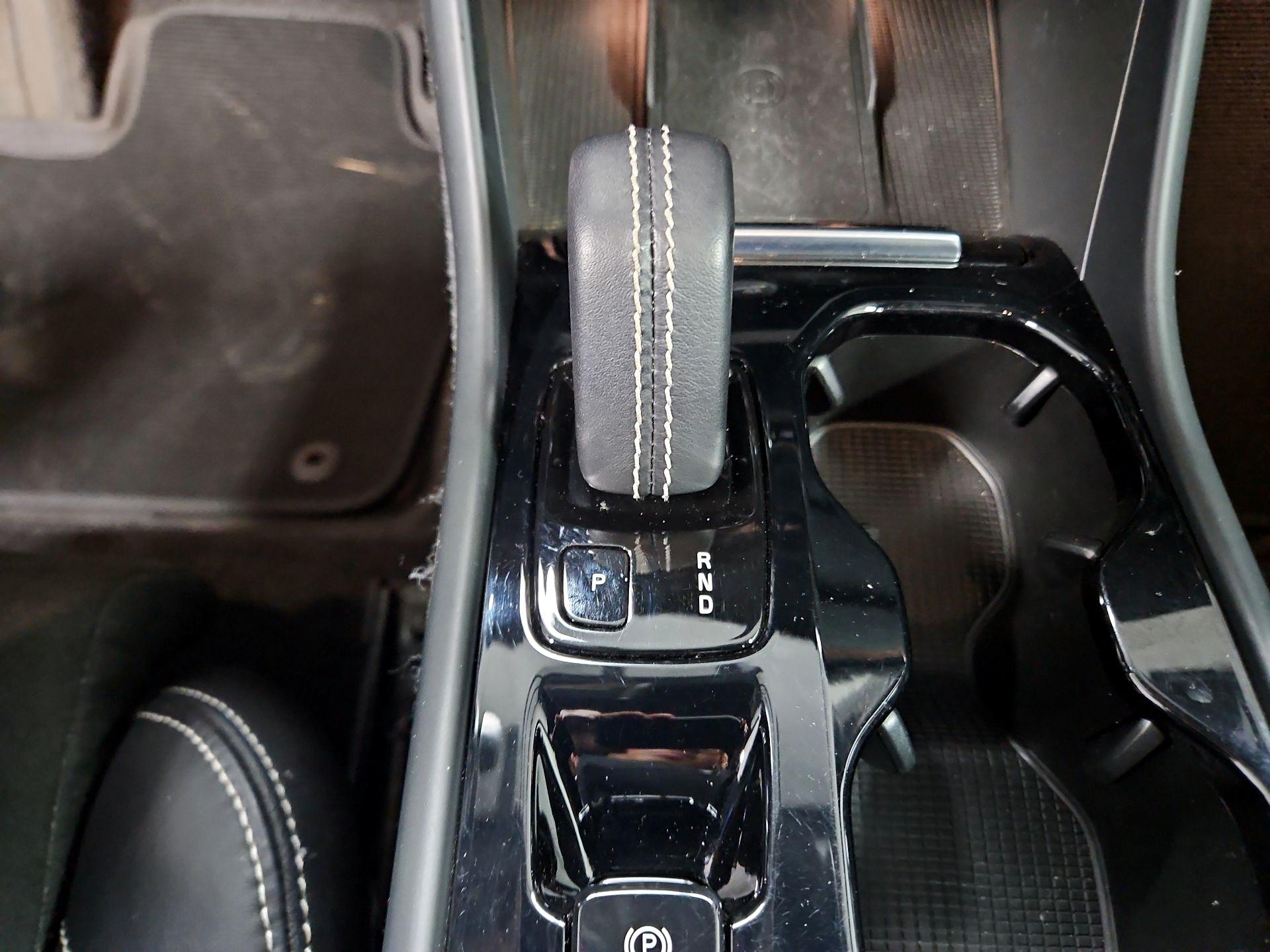 Thumbnail: 2021 Volvo XC40 - 18