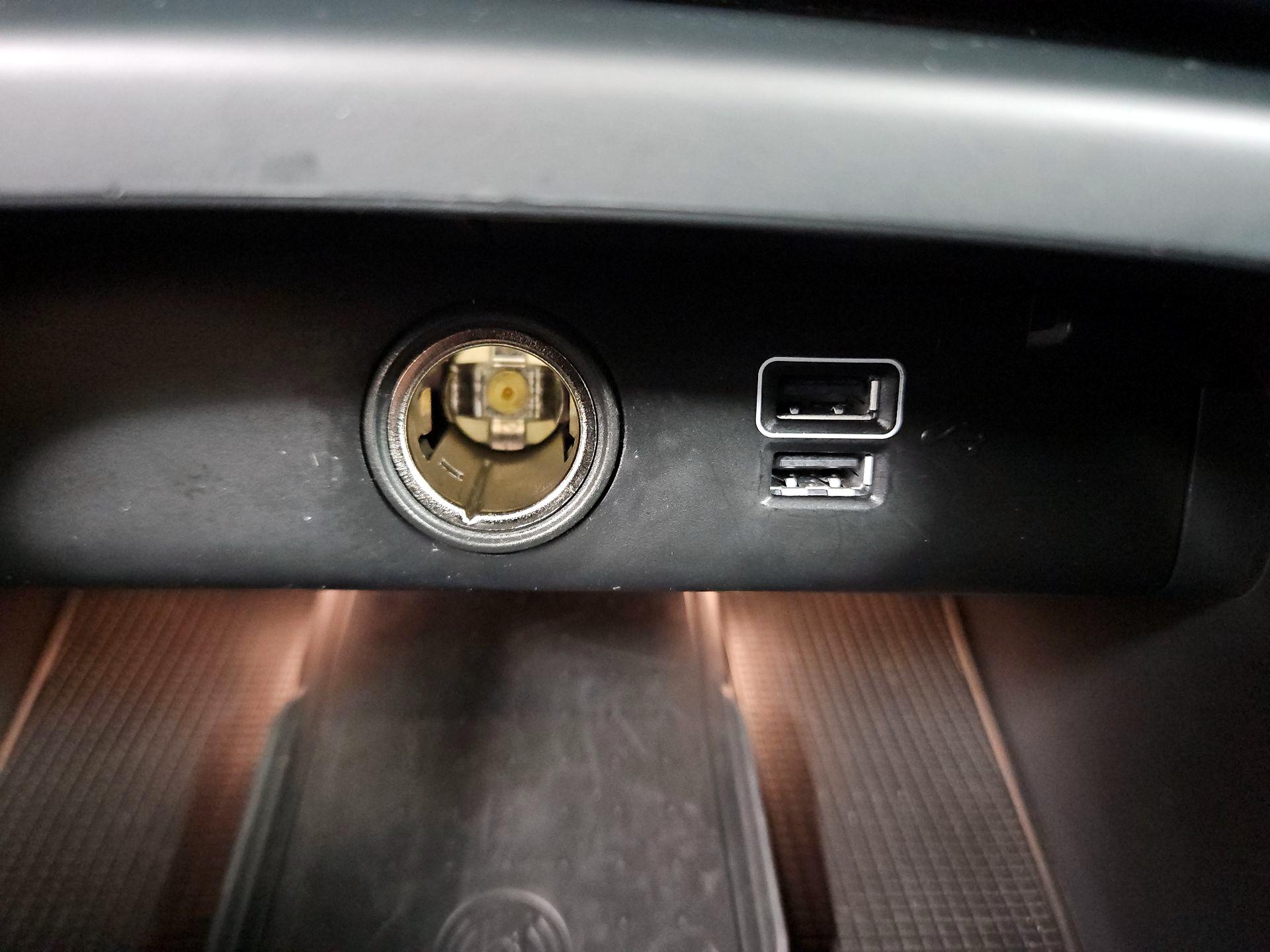 Thumbnail: 2021 Volvo XC40 - 19