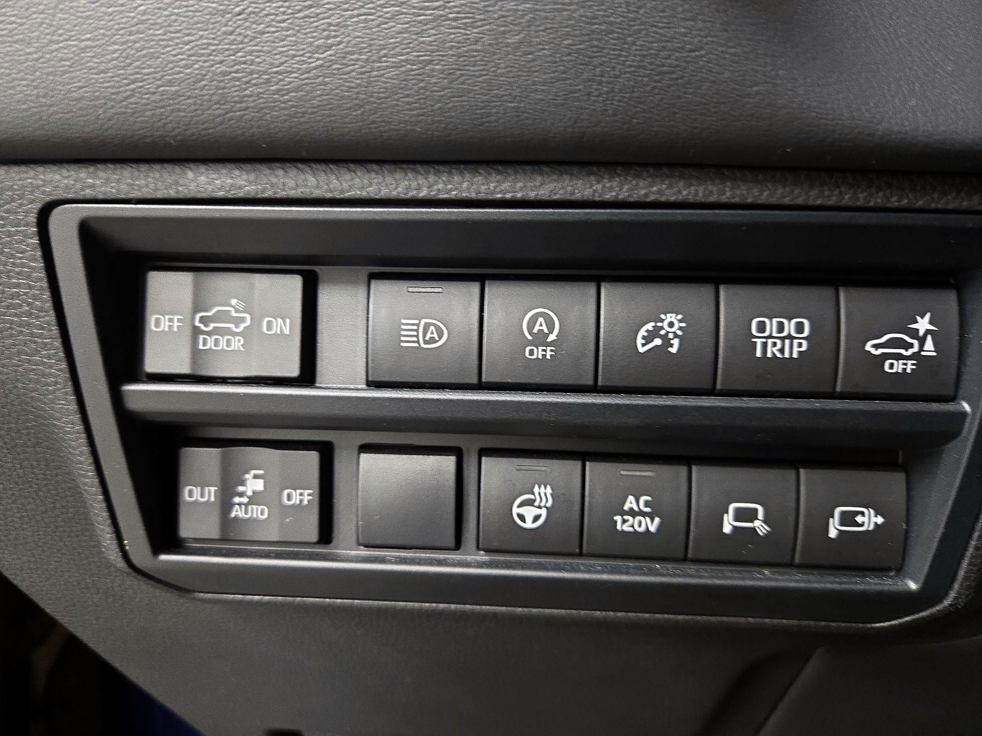 Thumbnail: 2022 Toyota Tundra - 13