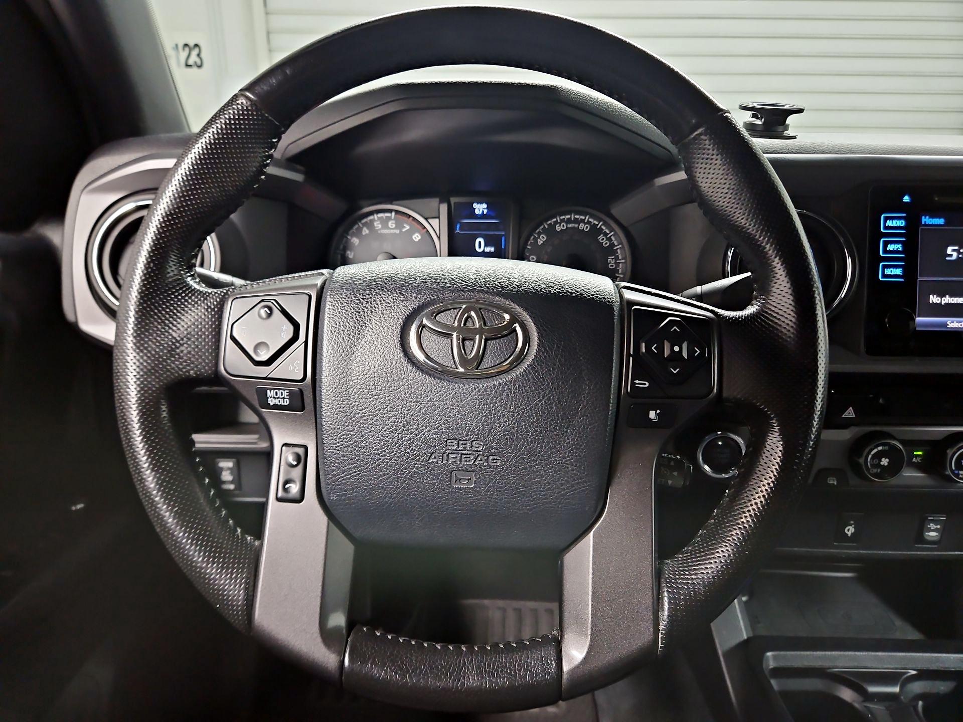 Thumbnail: 2016 Toyota Tacoma - 10