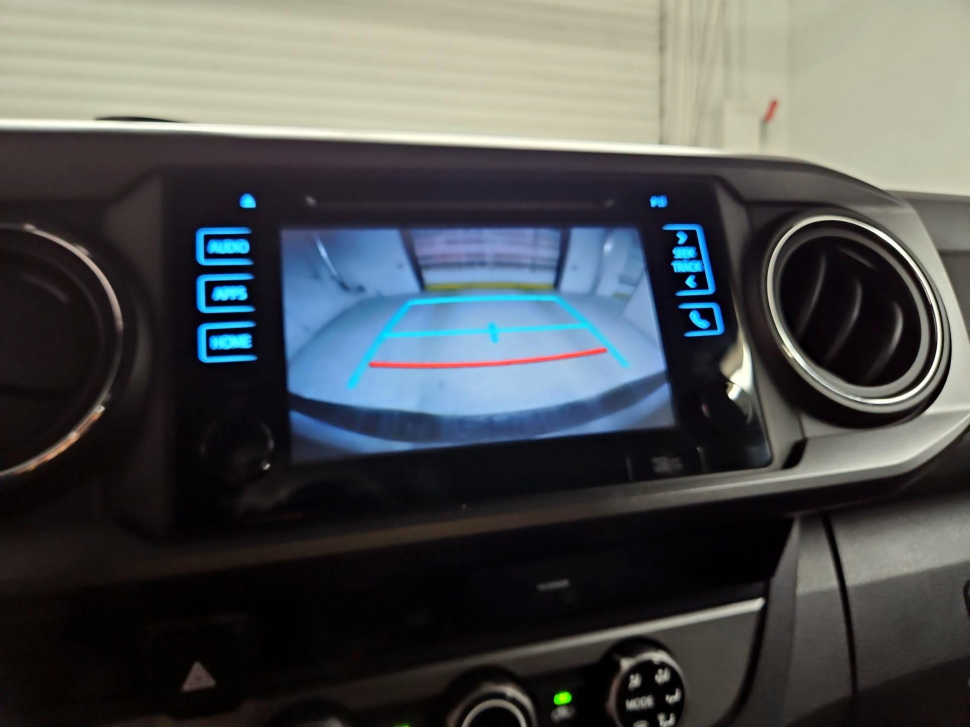 Thumbnail: 2016 Toyota Tacoma - 15