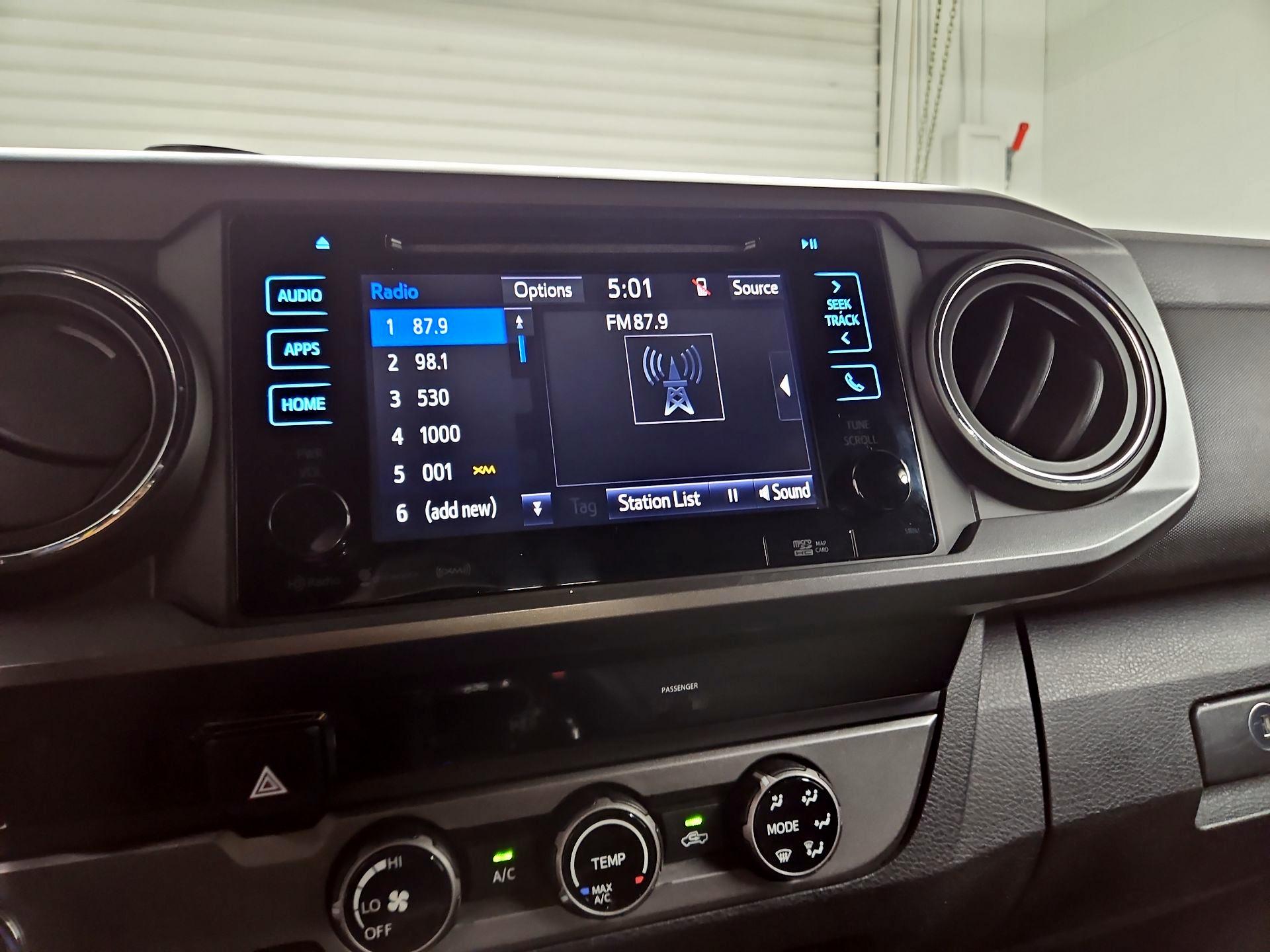 Thumbnail: 2016 Toyota Tacoma - 16