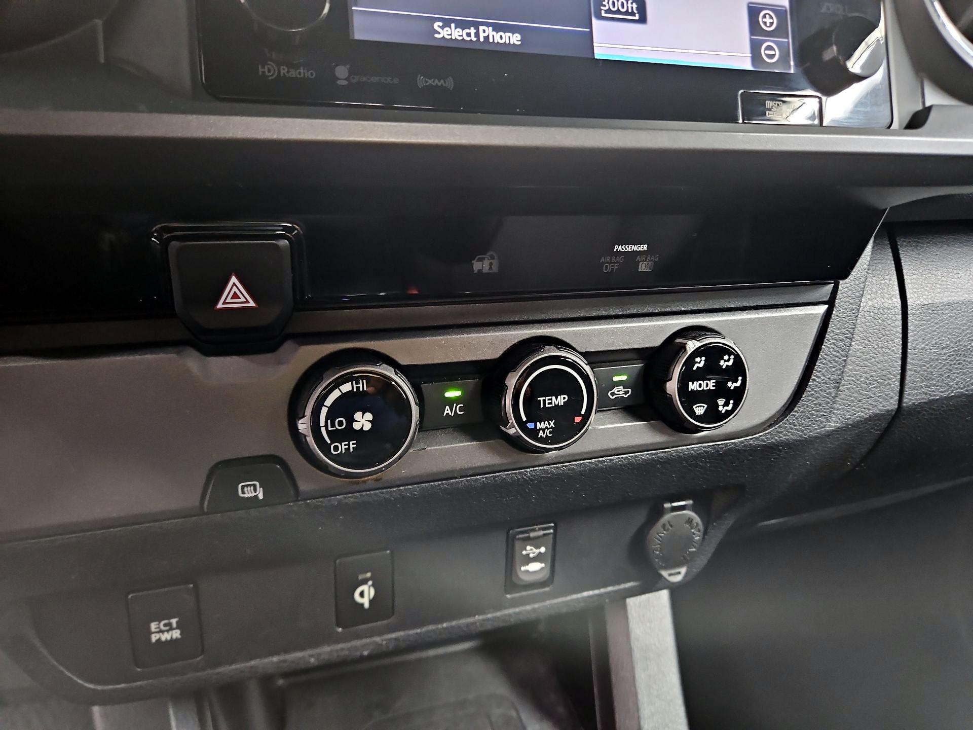 Thumbnail: 2016 Toyota Tacoma - 17