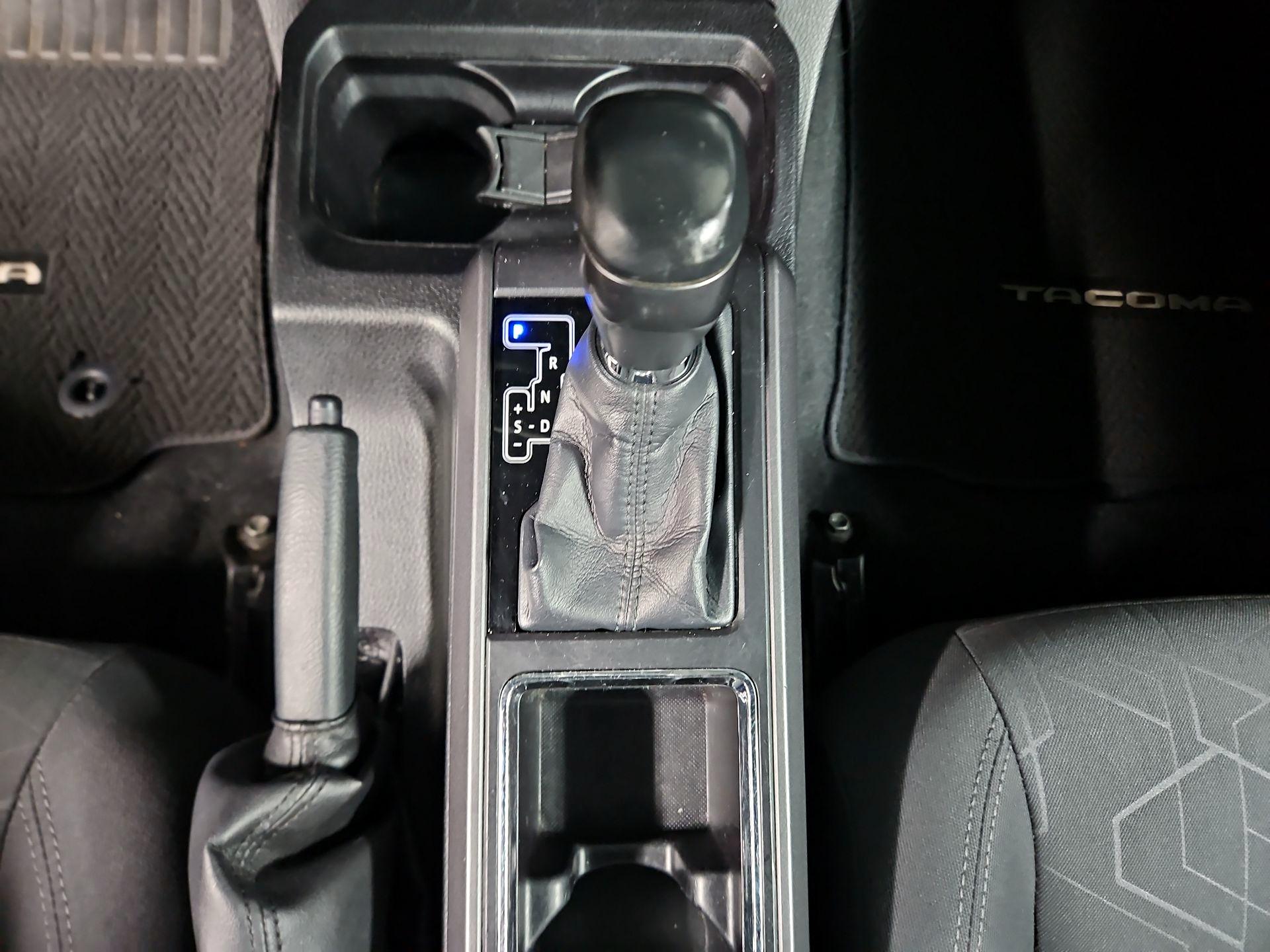 Thumbnail: 2016 Toyota Tacoma - 18