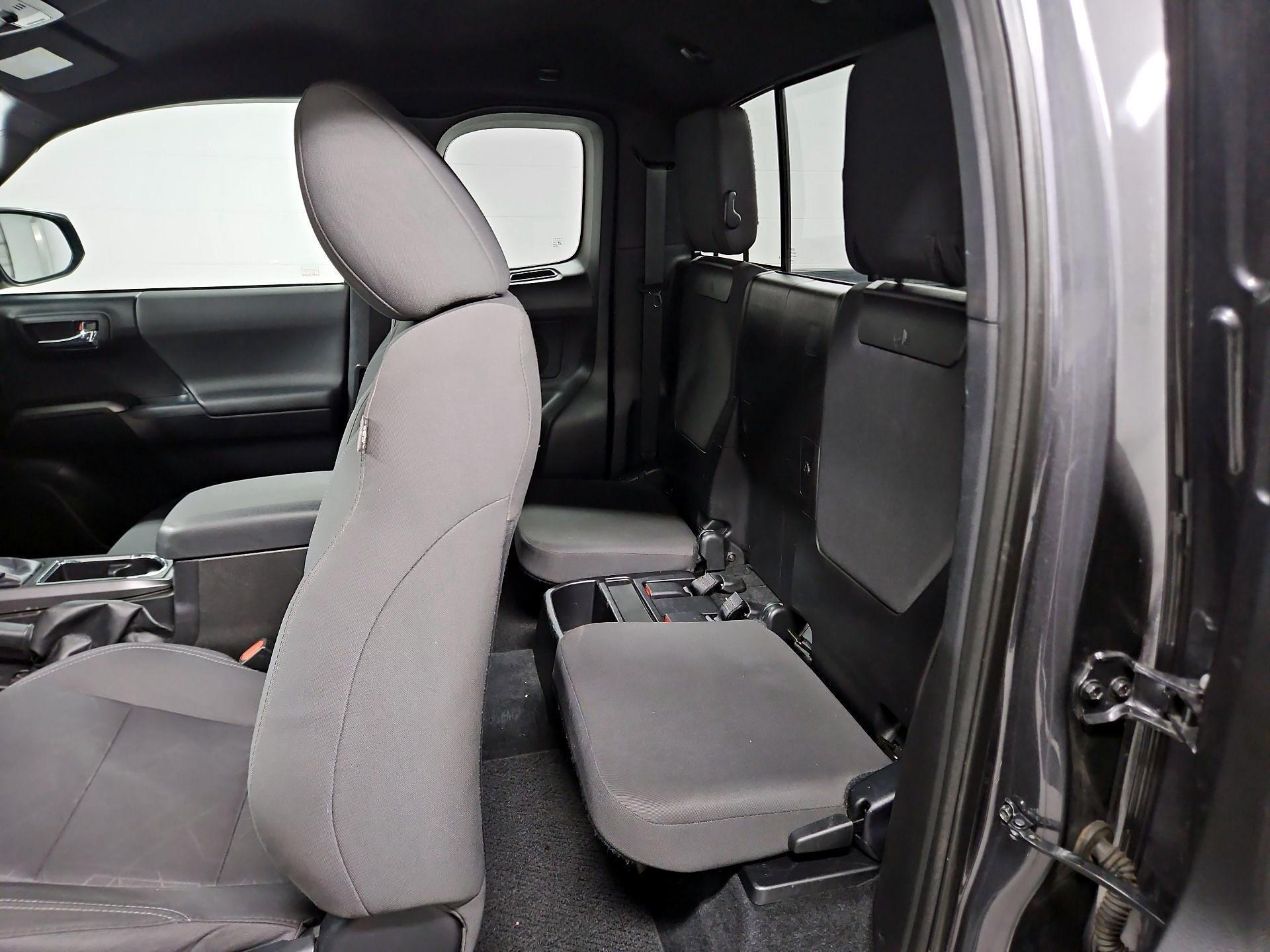 Thumbnail: 2016 Toyota Tacoma - 20